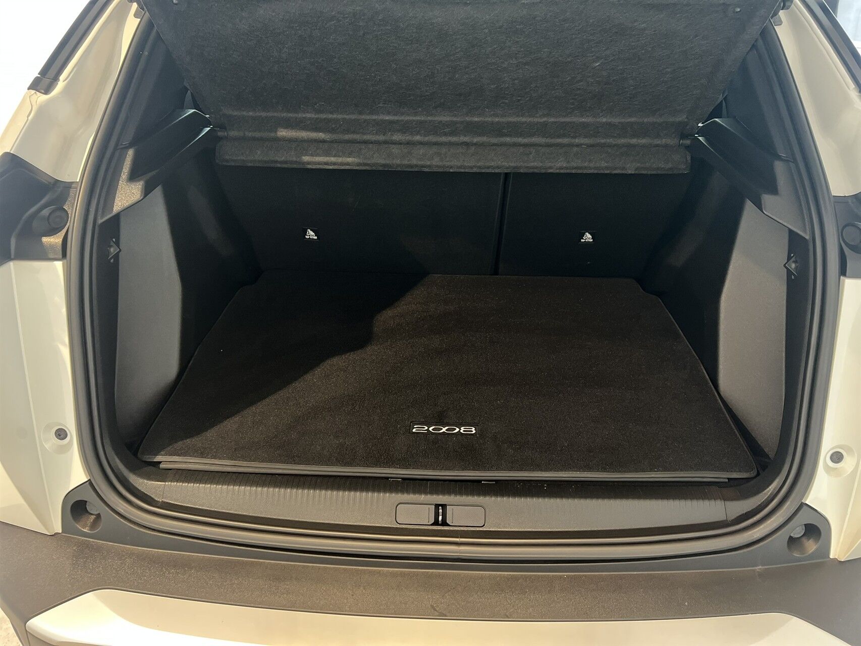 Billede af Peugeot 2008 1,2 PureTech Platin EAT8 130HK 5d 8g Aut.
