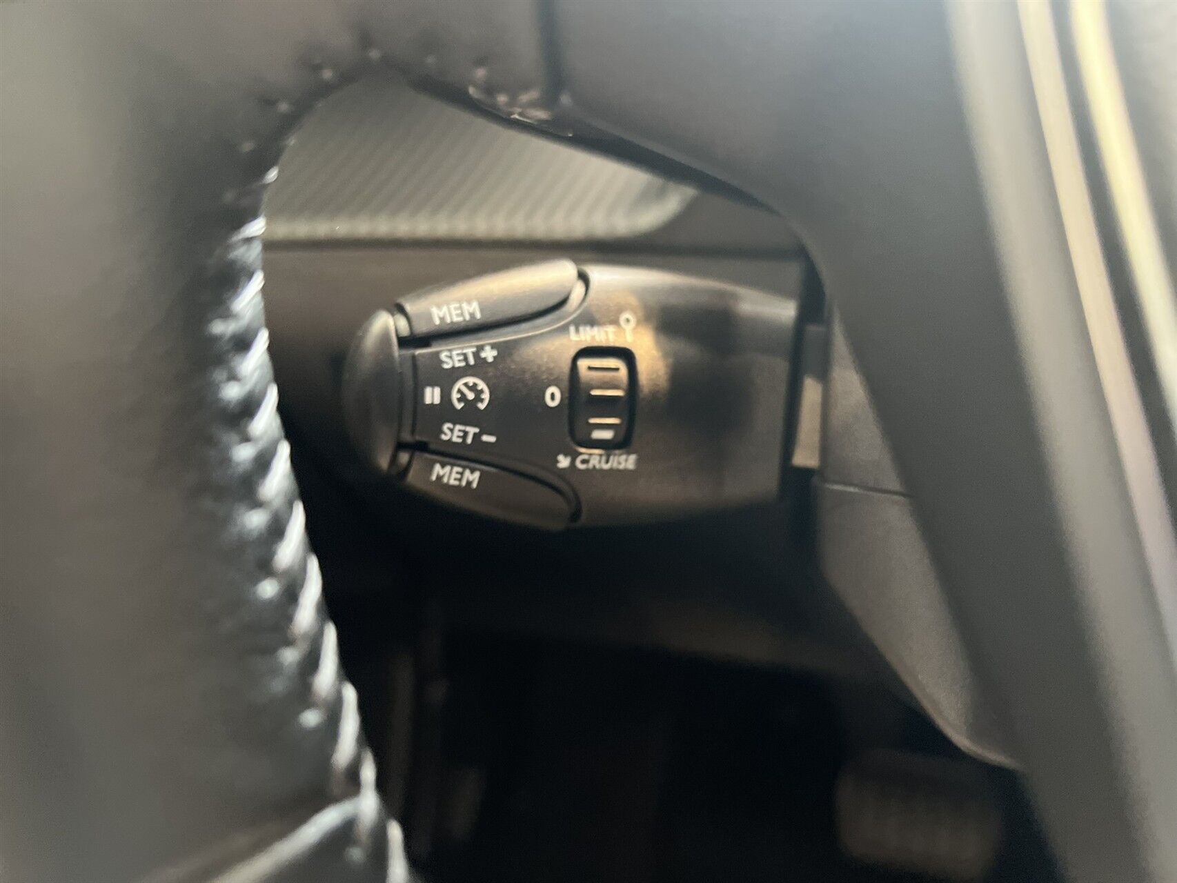 Billede af Peugeot 2008 1,2 PureTech Platin EAT8 130HK 5d 8g Aut.