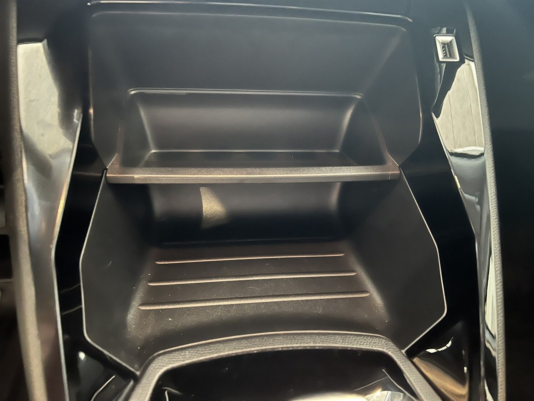 Billede af Peugeot 2008 1,2 PureTech Platin EAT8 130HK 5d 8g Aut.