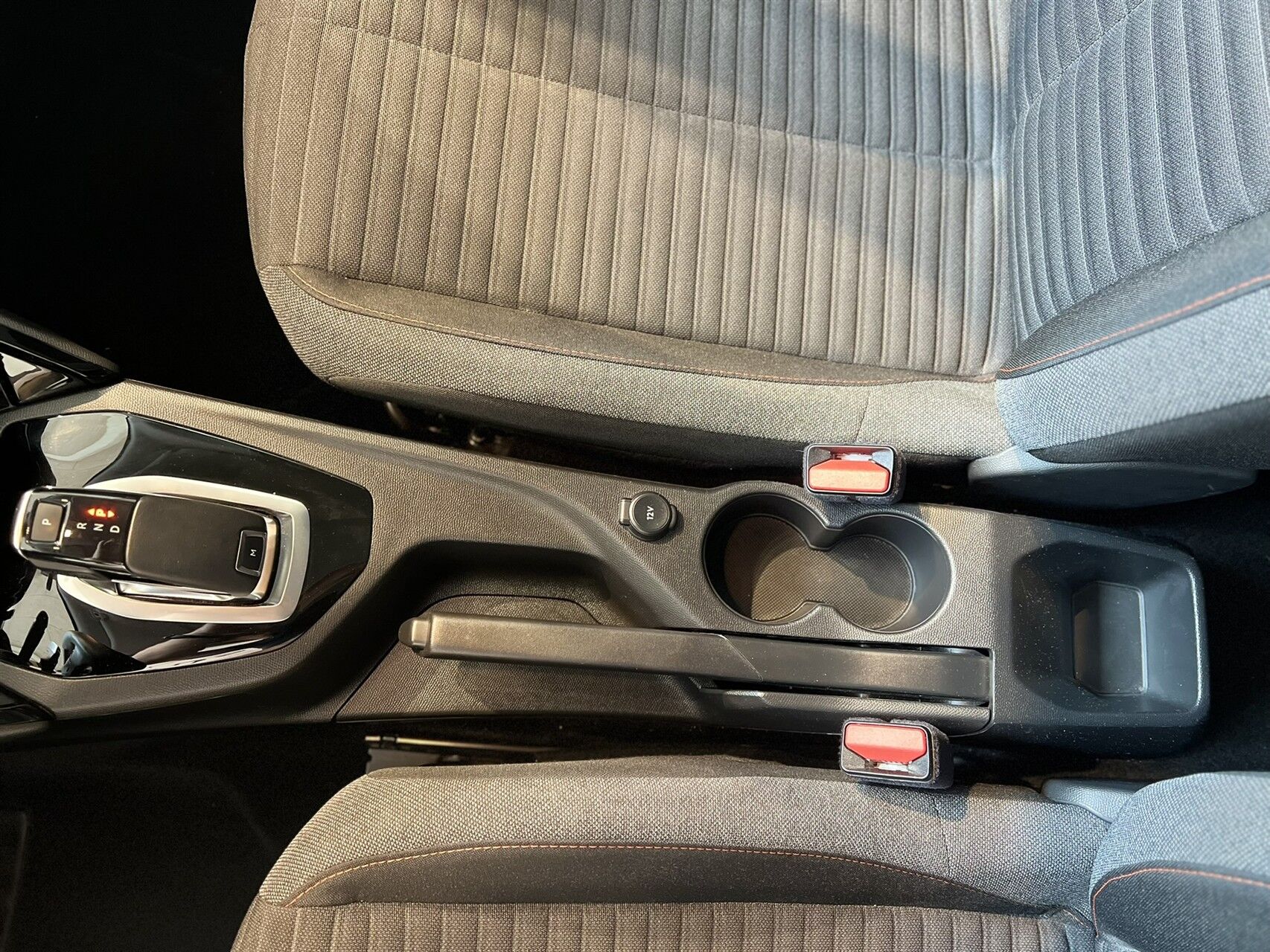 Billede af Peugeot 2008 1,2 PureTech Platin EAT8 130HK 5d 8g Aut.
