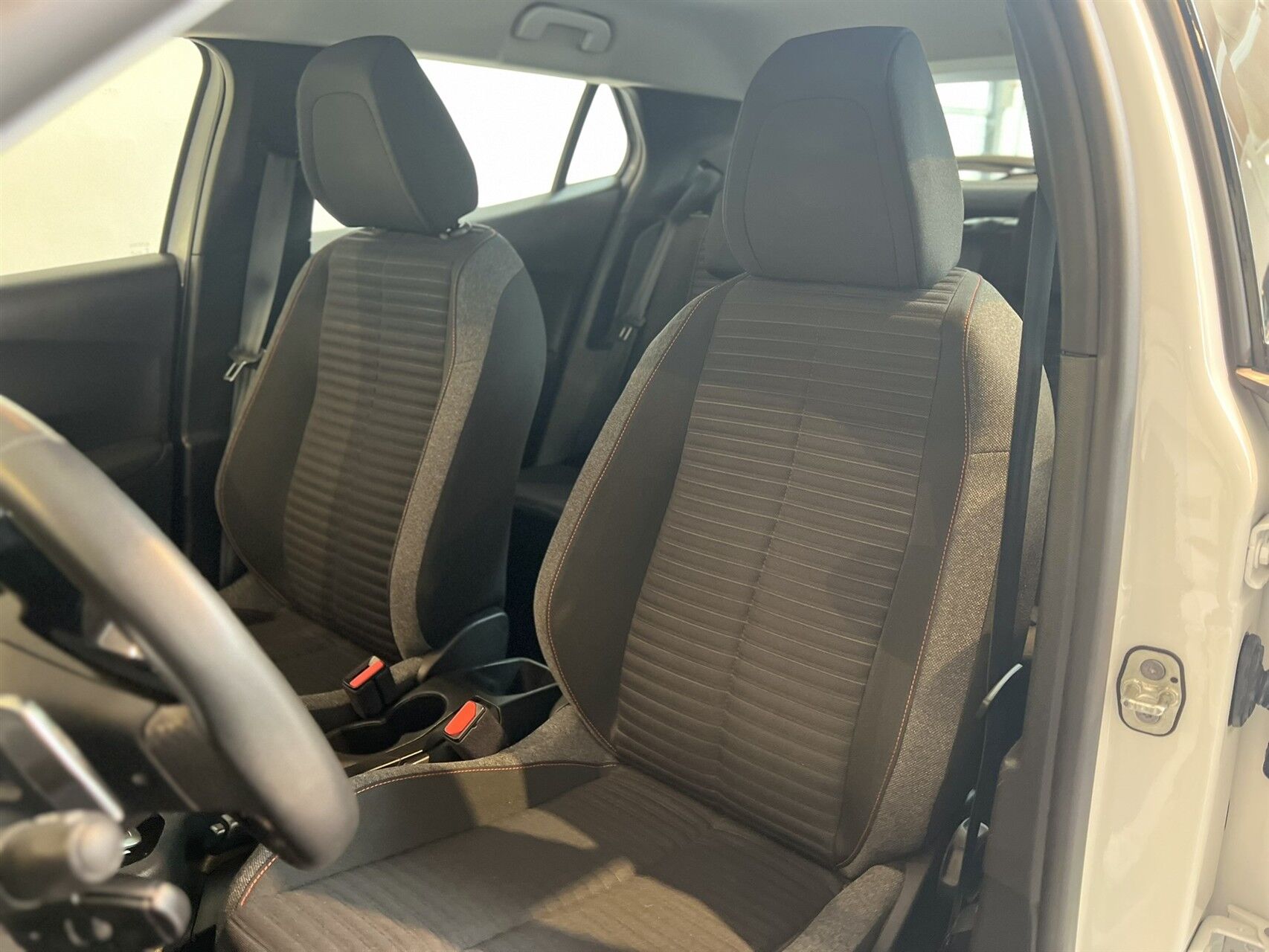 Billede af Peugeot 2008 1,2 PureTech Platin EAT8 130HK 5d 8g Aut.