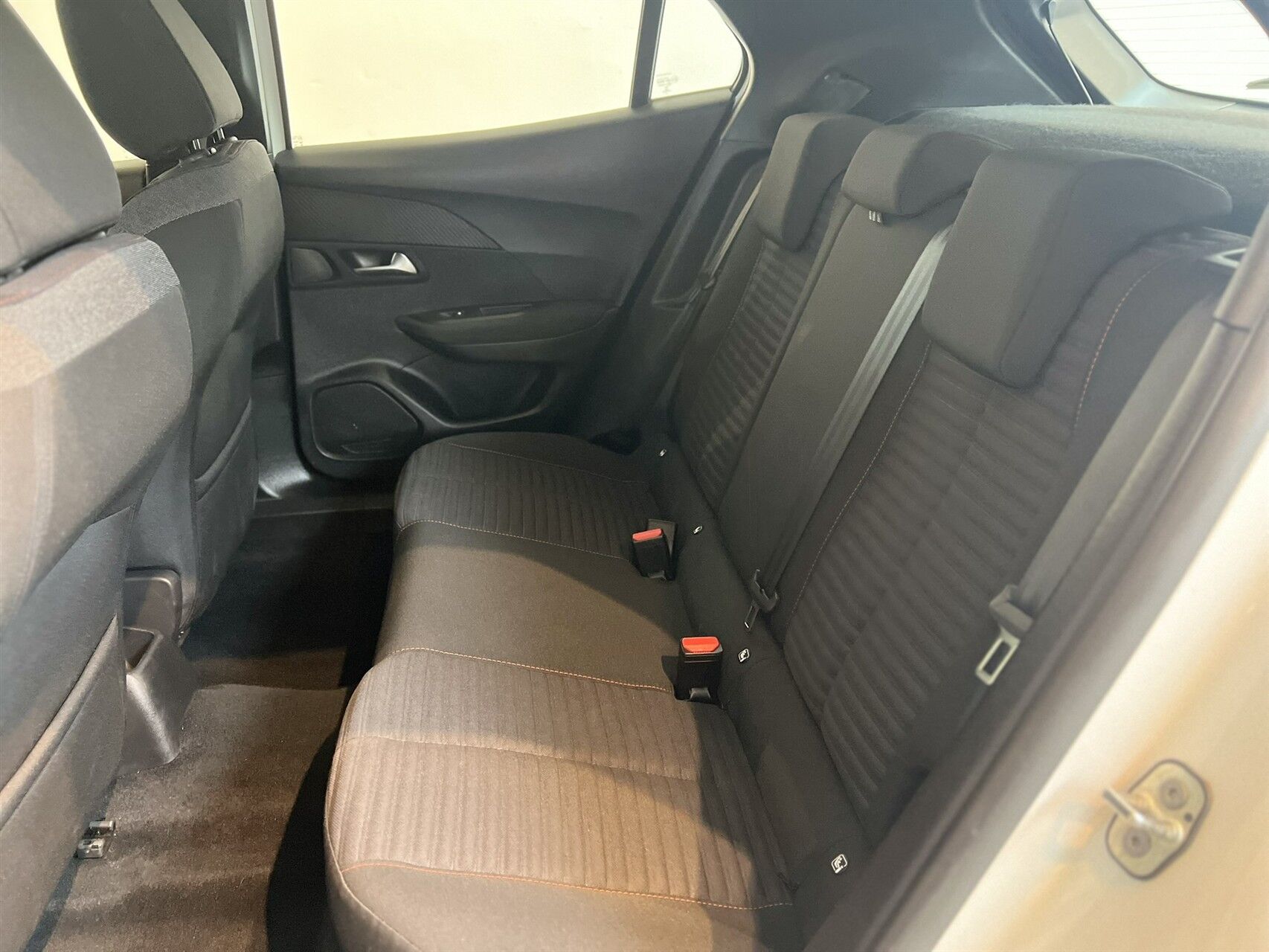 Billede af Peugeot 2008 1,2 PureTech Platin EAT8 130HK 5d 8g Aut.