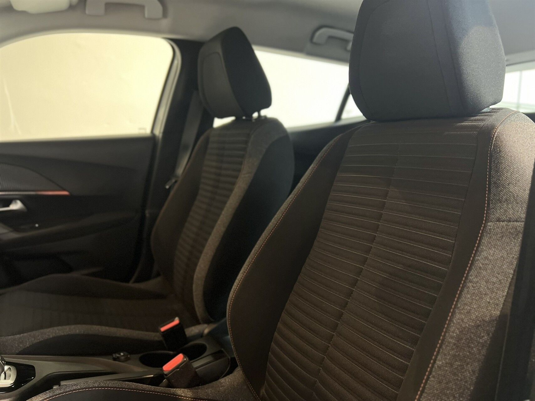 Billede af Peugeot 2008 1,2 PureTech Platin EAT8 130HK 5d 8g Aut.