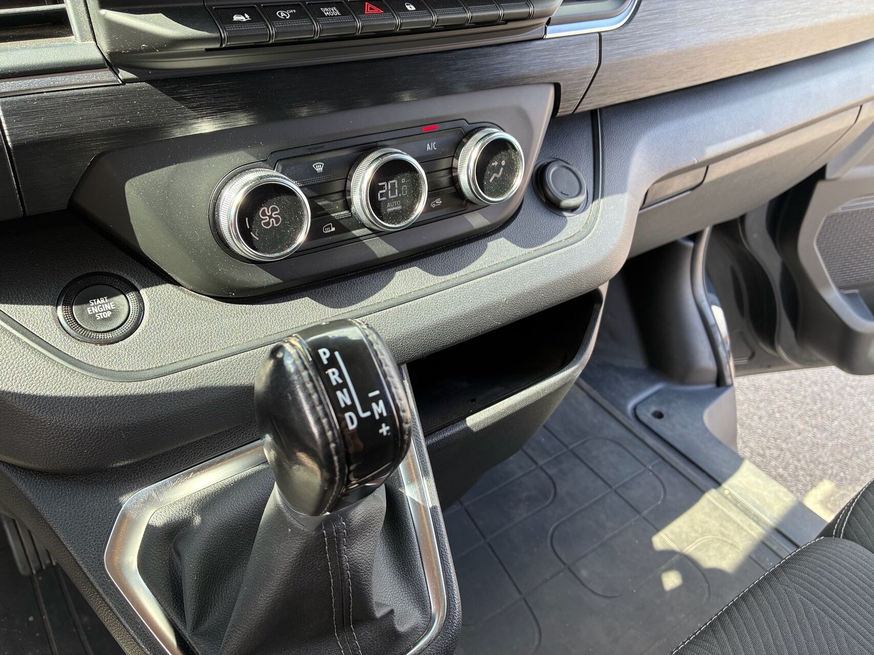 Billede af Nissan Primastar L2H1 2,0 DCi Tekna 170HK Van 6g Aut.