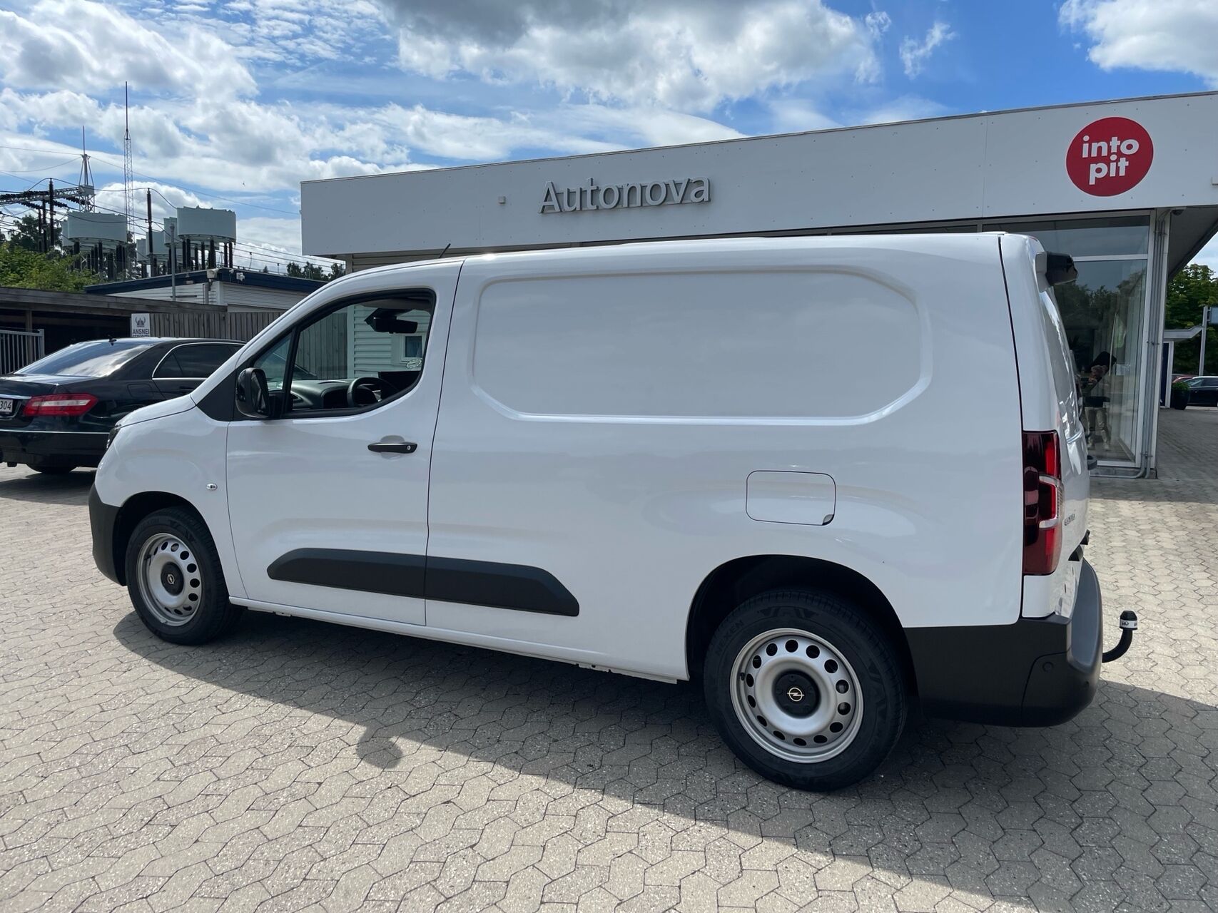 Billede af Opel Combo L2V2 1,5 BlueHDi Enjoy+ EAT8 130HK Van 8g Aut.