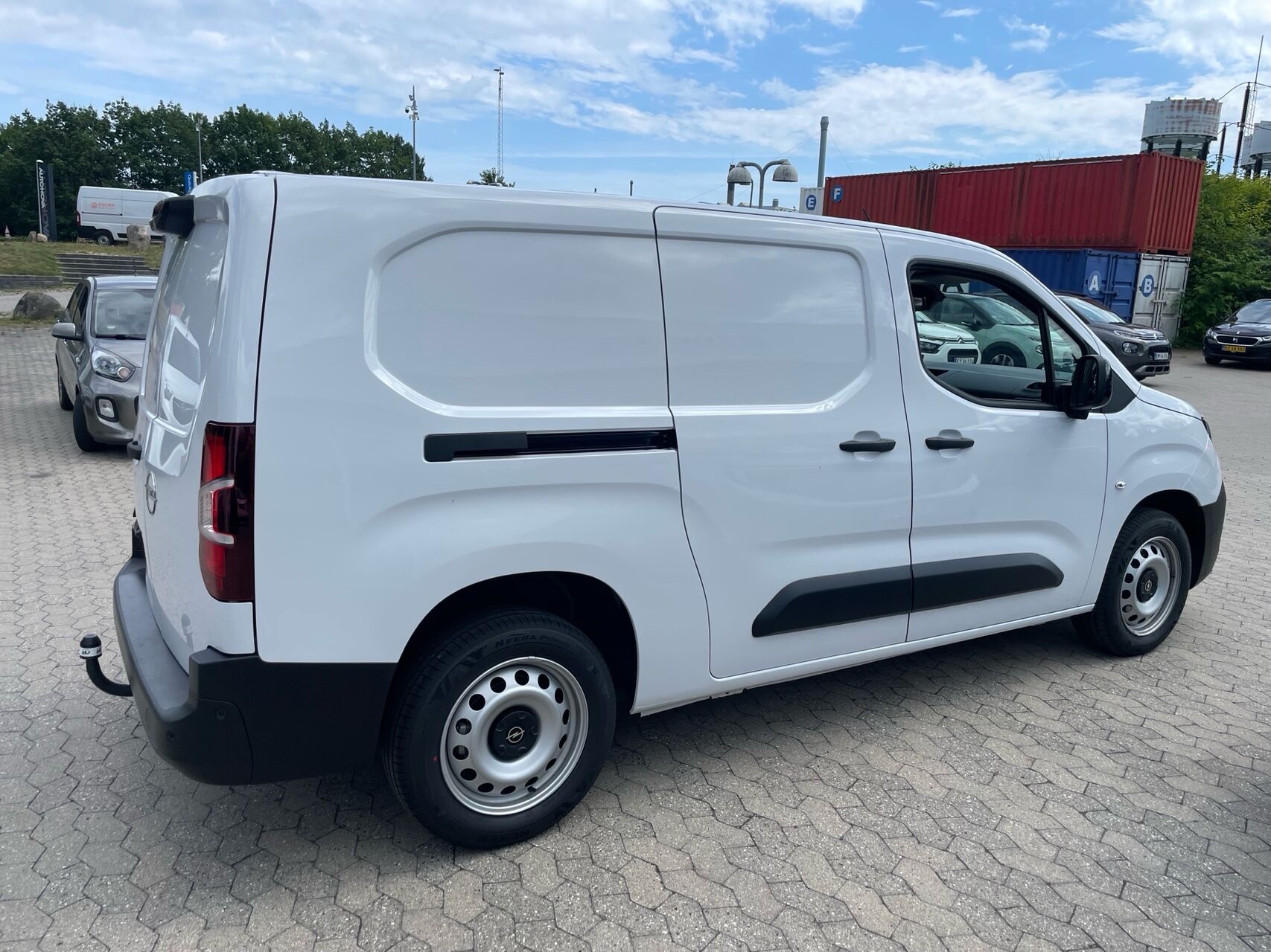 Billede af Opel Combo L2V2 1,5 BlueHDi Enjoy+ EAT8 130HK Van 8g Aut.