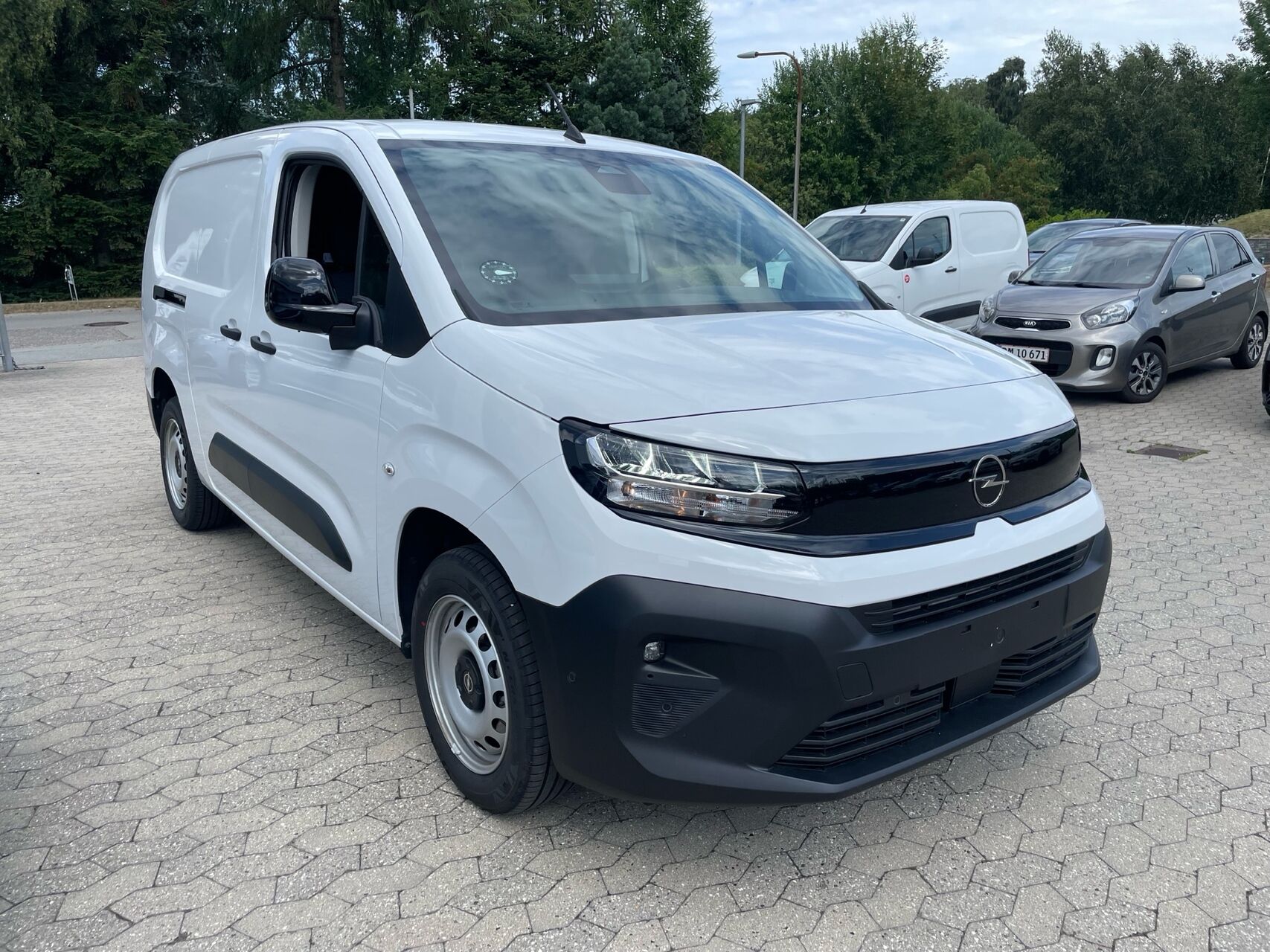 Billede af Opel Combo L2V2 1,5 BlueHDi Enjoy+ EAT8 130HK Van 8g Aut.