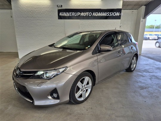 Toyota Auris 2,0 D-4D DPF T2 124HK 5d 6g