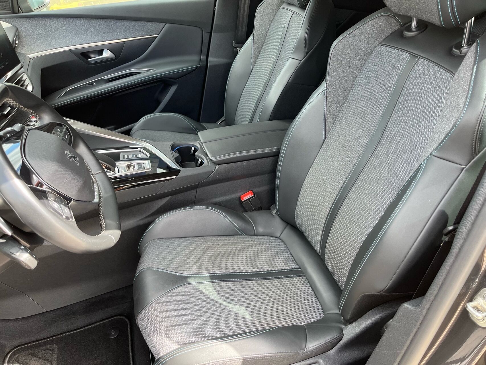 Billede af Peugeot 3008 1,6 PureTech  Plugin-hybrid Allure Pack EAT8 225HK 5d 8g Aut.