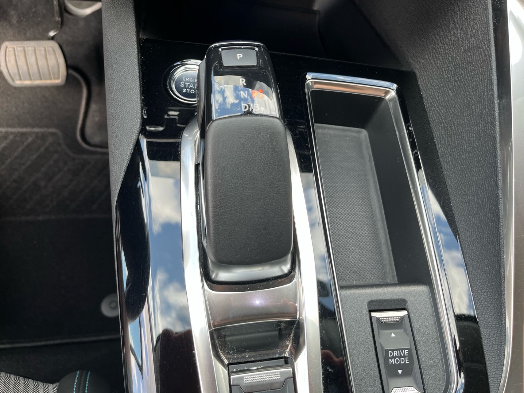 Billede af Peugeot 3008 1,6 PureTech  Plugin-hybrid Allure Pack EAT8 225HK 5d 8g Aut.
