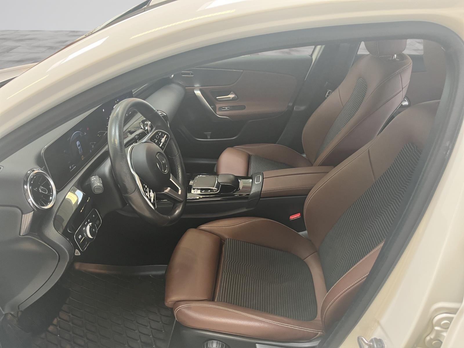 Billede af Mercedes-Benz A200 d 2,0 D Advantage 8G-DCT 150HK 5d 8g Aut.