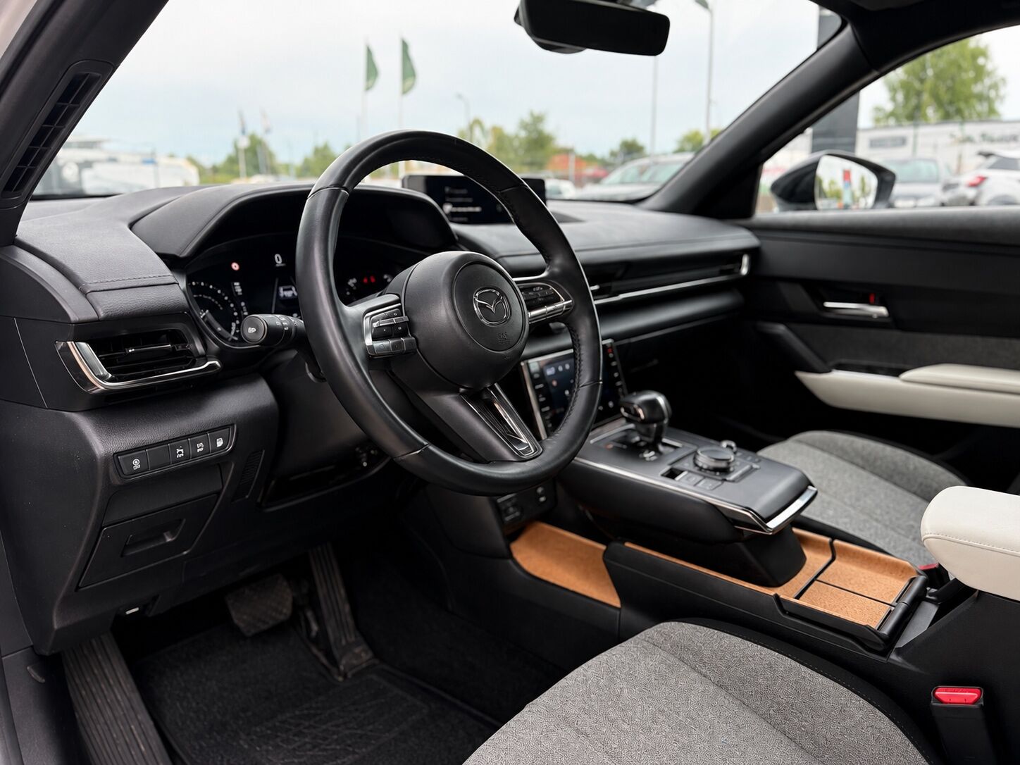 Billede af Mazda MX-30 0,8 e-Skyactiv R-EV  Plugin-hybrid Exclusive-Line 170HK 5d Trinl. Gear