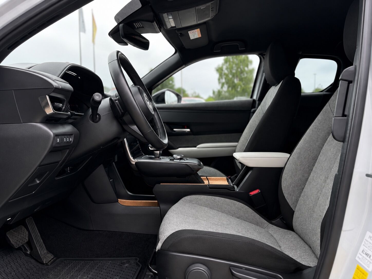 Billede af Mazda MX-30 0,8 e-Skyactiv R-EV  Plugin-hybrid Exclusive-Line 170HK 5d Trinl. Gear