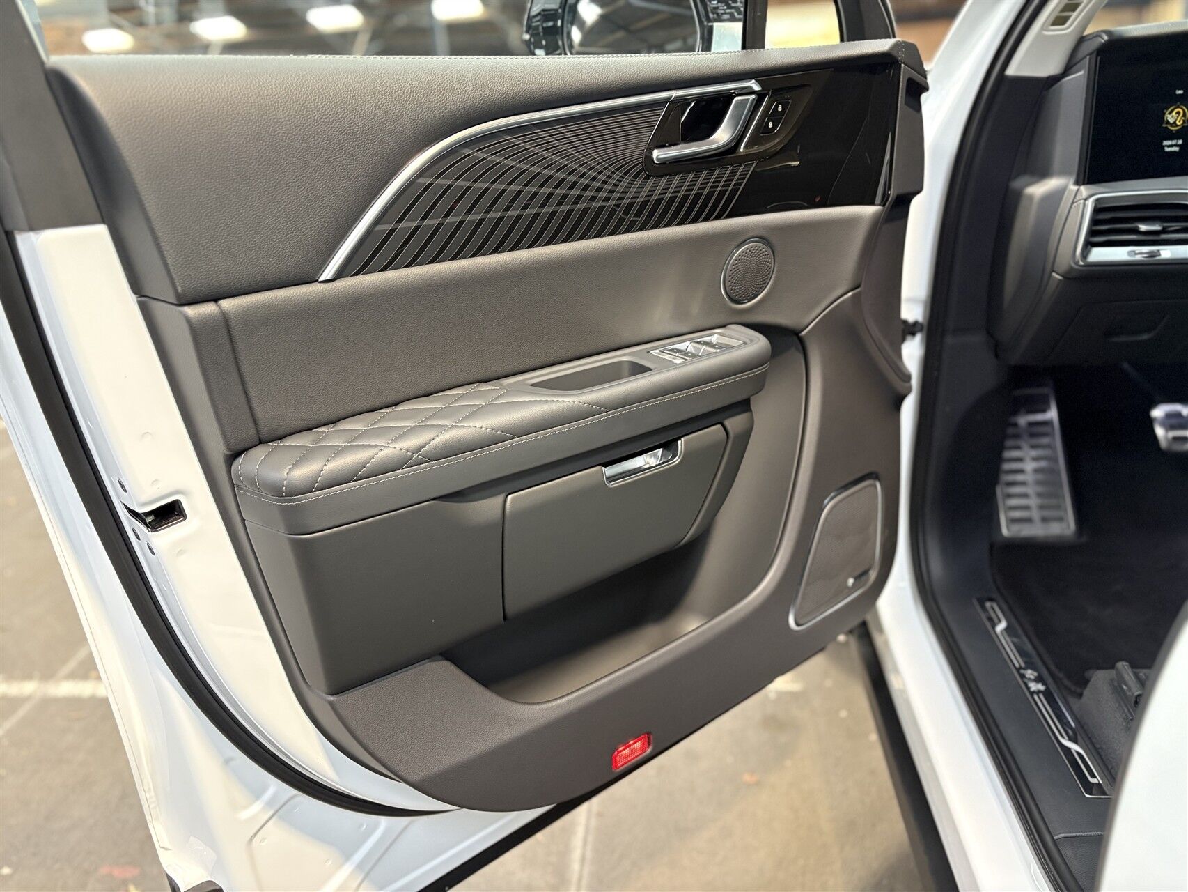 Billede af Hongqi E-HS9 EL Comfort 4x4 435HK 5d Aut.