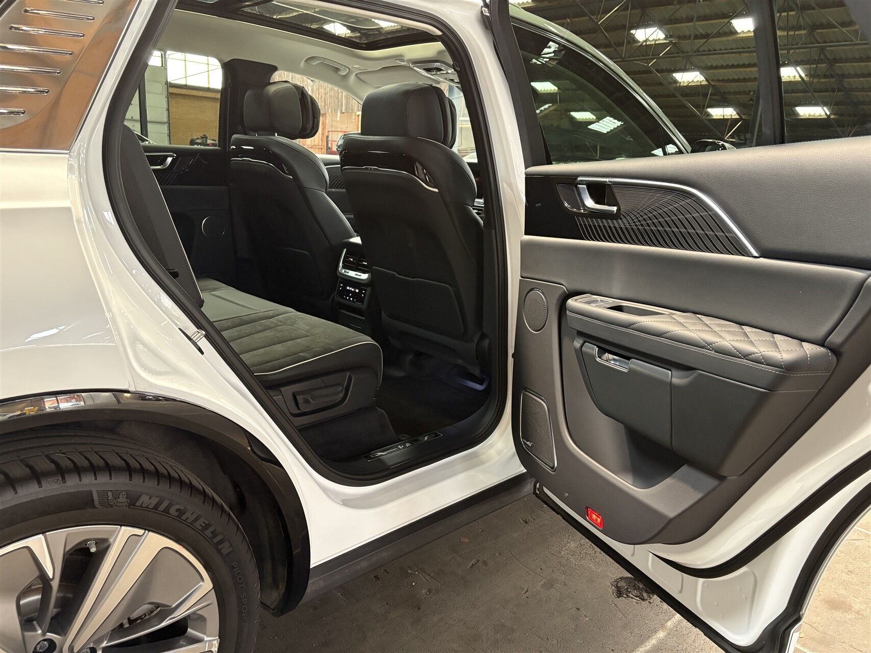 Billede af Hongqi E-HS9 EL Comfort 4x4 435HK 5d Aut.