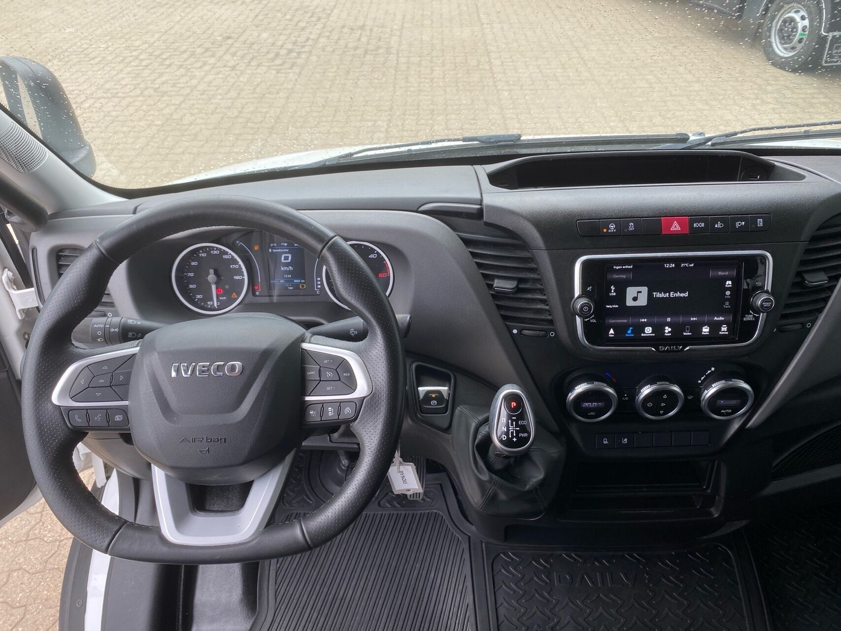 Billede af Iveco Daily 35C18 4100mm 3,0 D Hi-Matic 180HK DobKab 8g Aut.
