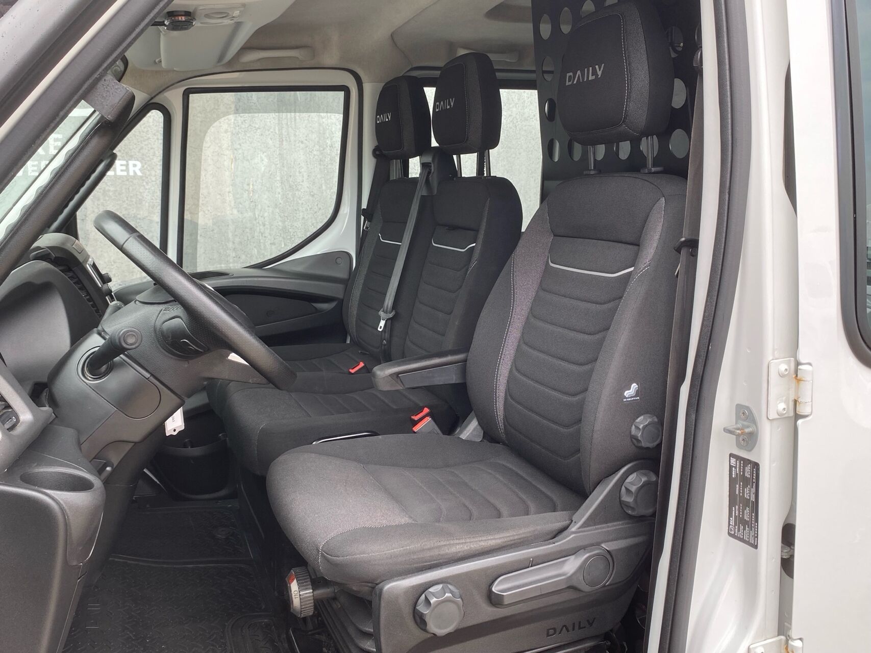 Billede af Iveco Daily 35C18 4100mm 3,0 D Hi-Matic 180HK DobKab 8g Aut.