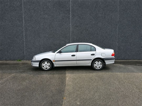 Toyota Avensis 1,8 Linea Terra 129HK