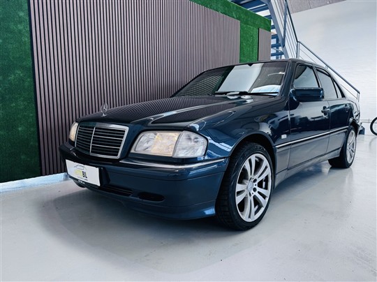 Mercedes-Benz C180 1,8 Executive 122HK