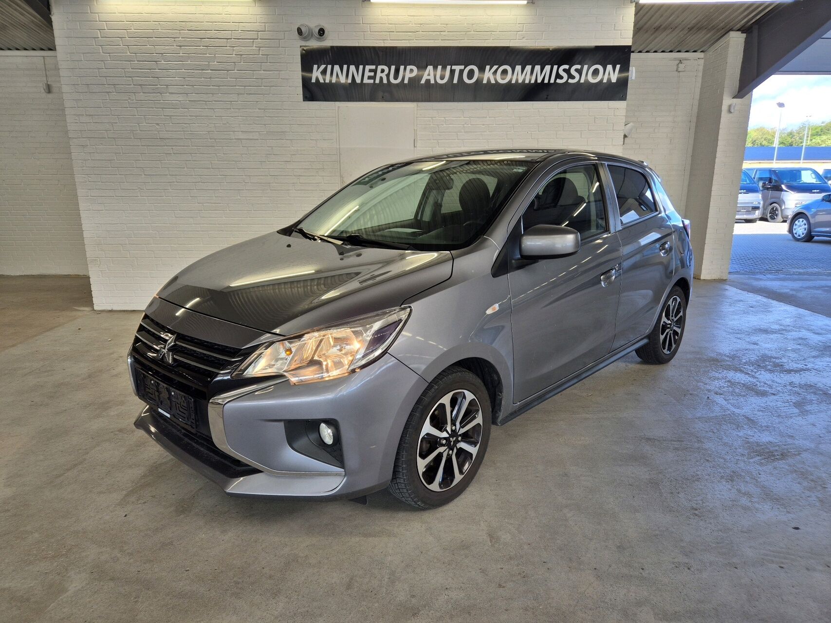 Billede af Mitsubishi Space Star 1,2 Invite+ AS&G 71HK 5d