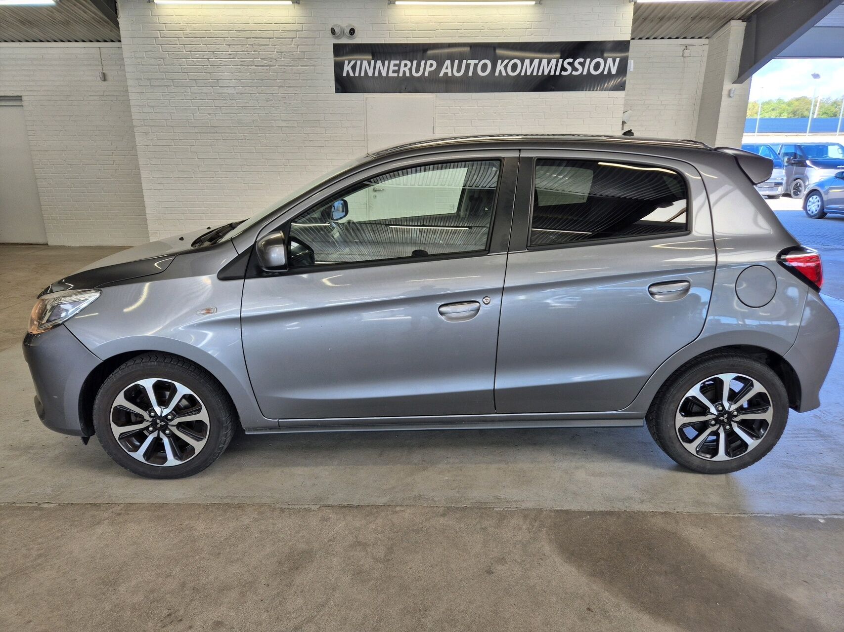Billede af Mitsubishi Space Star 1,2 Invite+ AS&G 71HK 5d