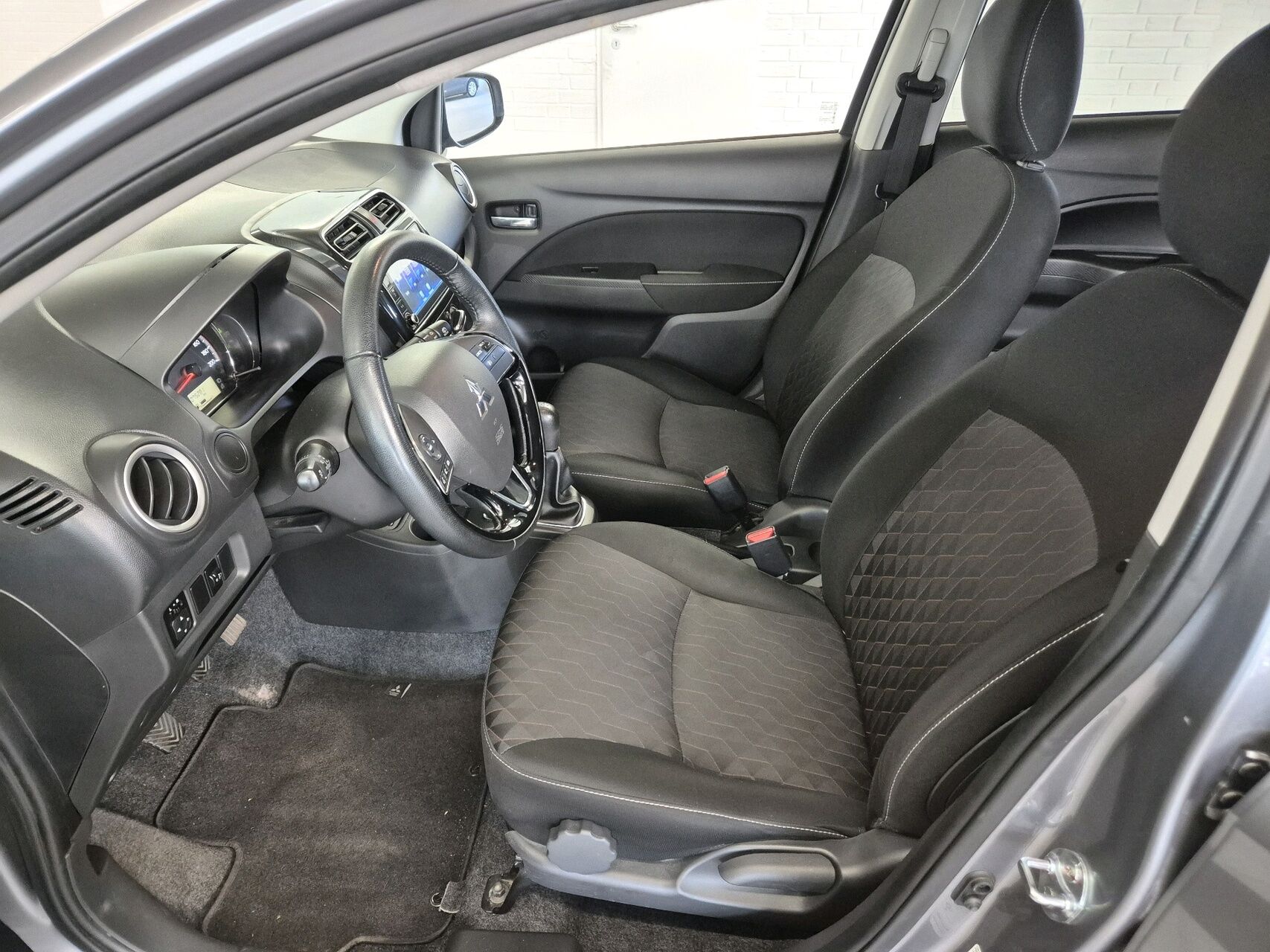 Billede af Mitsubishi Space Star 1,2 Invite+ AS&G 71HK 5d