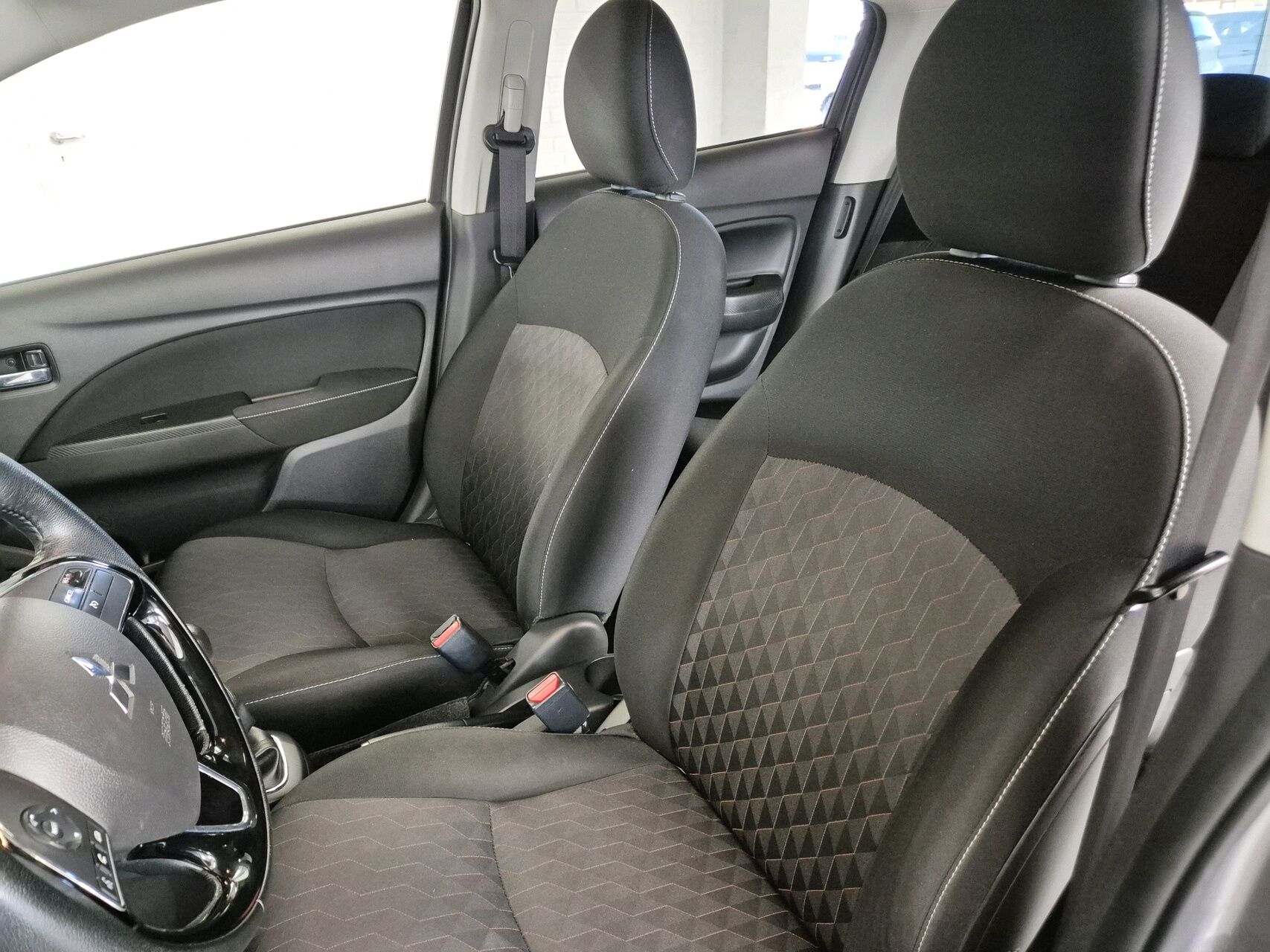 Billede af Mitsubishi Space Star 1,2 Invite+ AS&G 71HK 5d