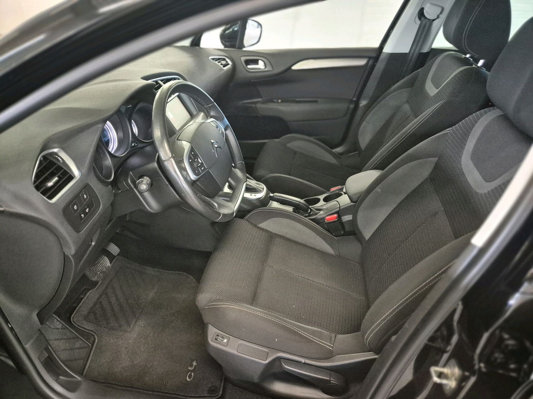 Billede af Citroën C4 1,6 Blue HDi Millesime EAT6 start/stop 120HK 5d 6g Aut.