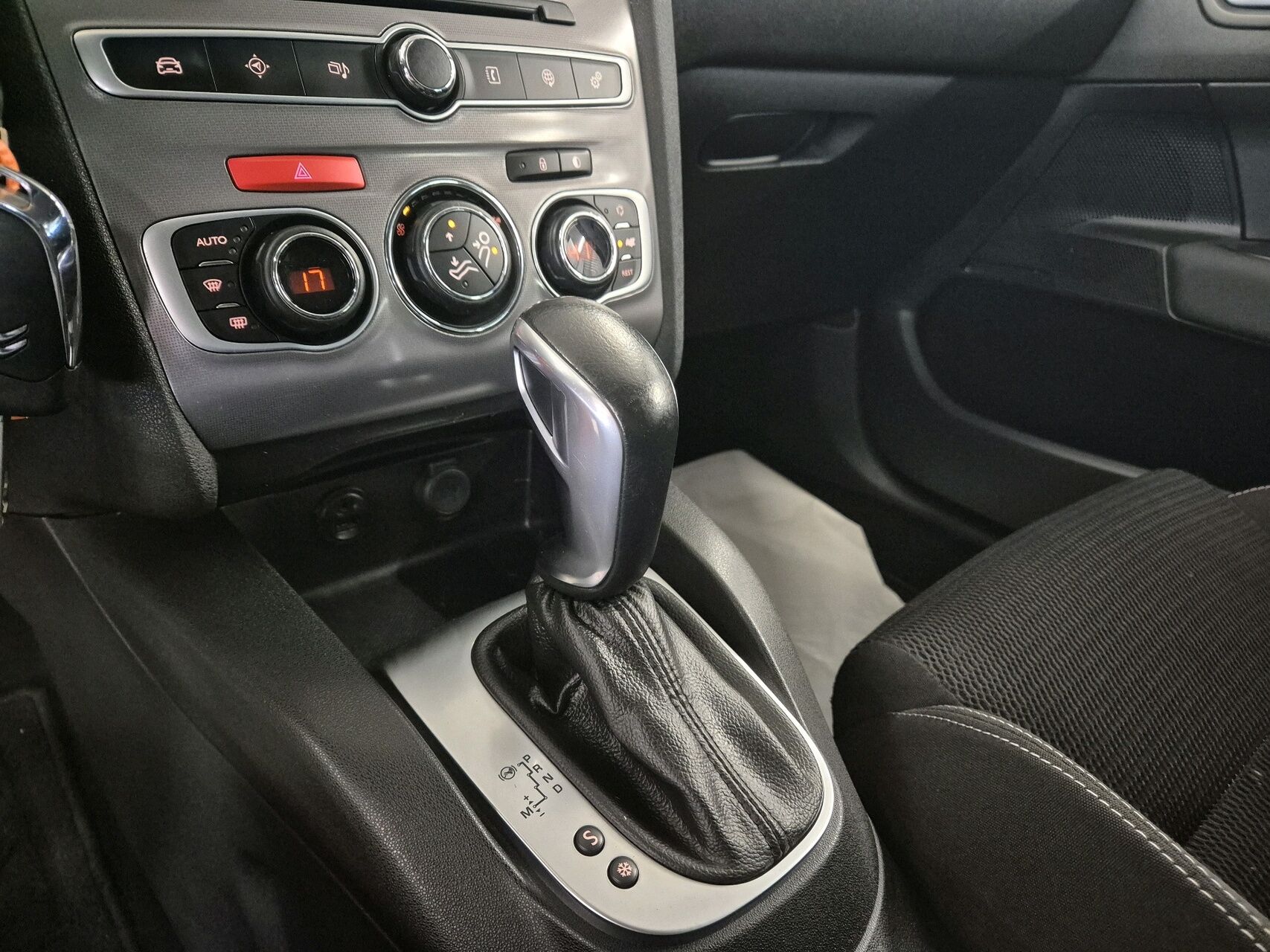 Billede af Citroën C4 1,6 Blue HDi Millesime EAT6 start/stop 120HK 5d 6g Aut.