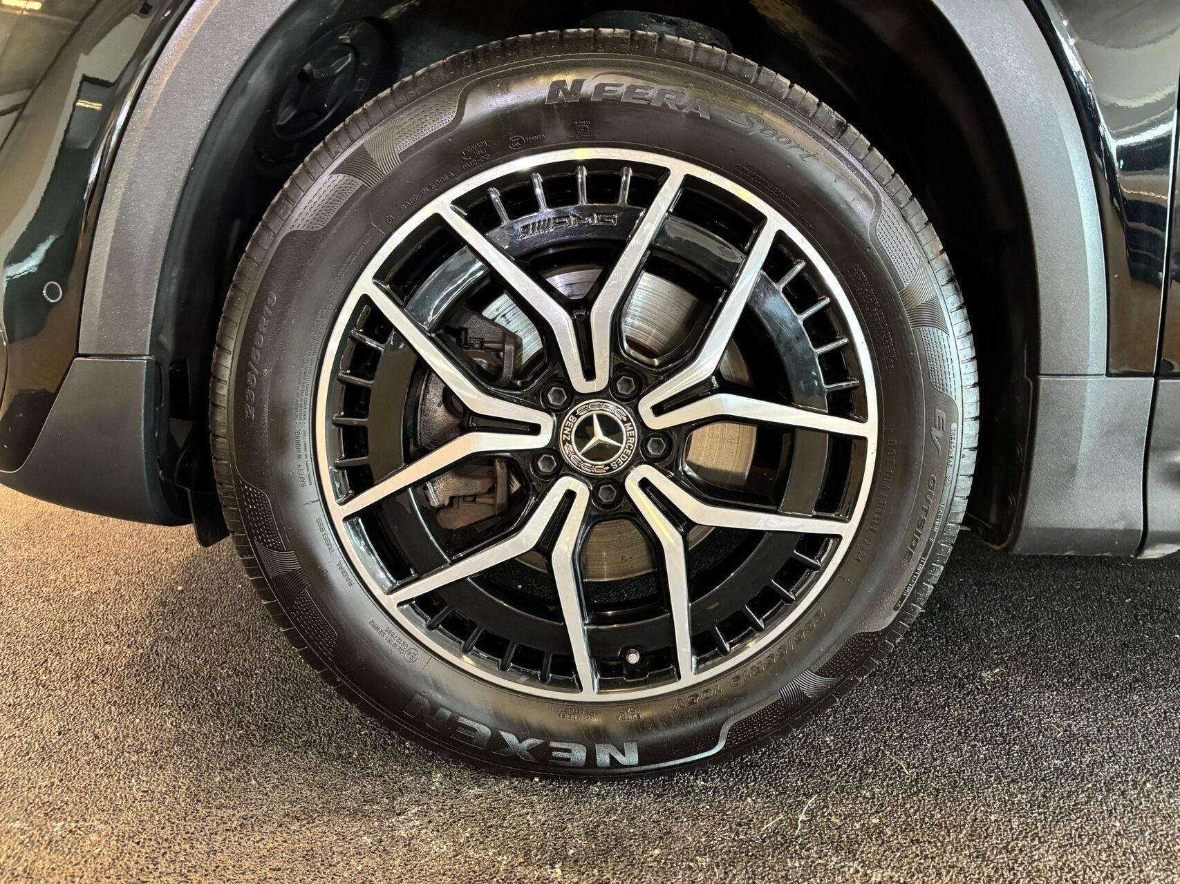 Billede af Mercedes-Benz EQB 300 EL AMG Line 7 Pers. 4Matic 228HK 5d Aut.