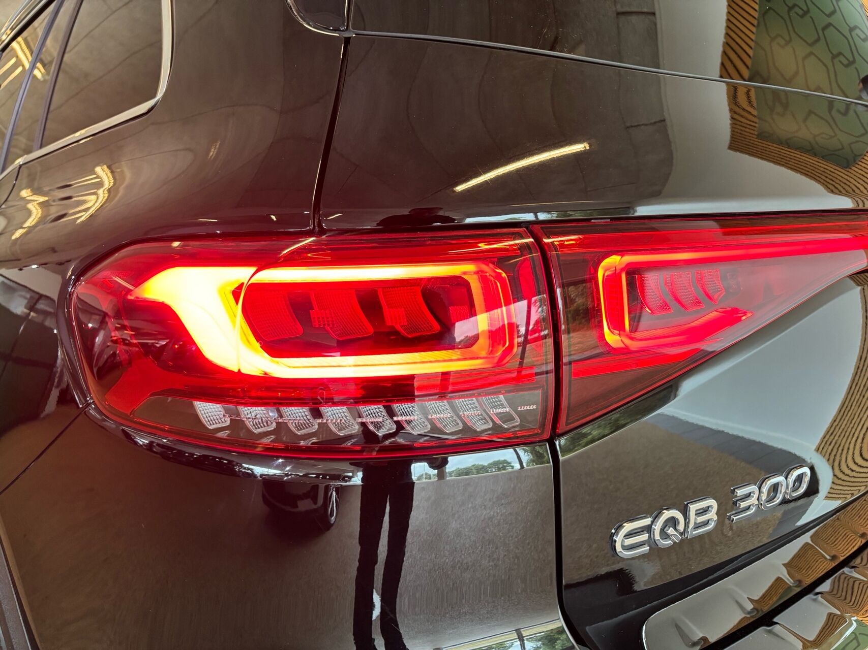 Billede af Mercedes-Benz EQB 300 EL AMG Line 7 Pers. 4Matic 228HK 5d Aut.