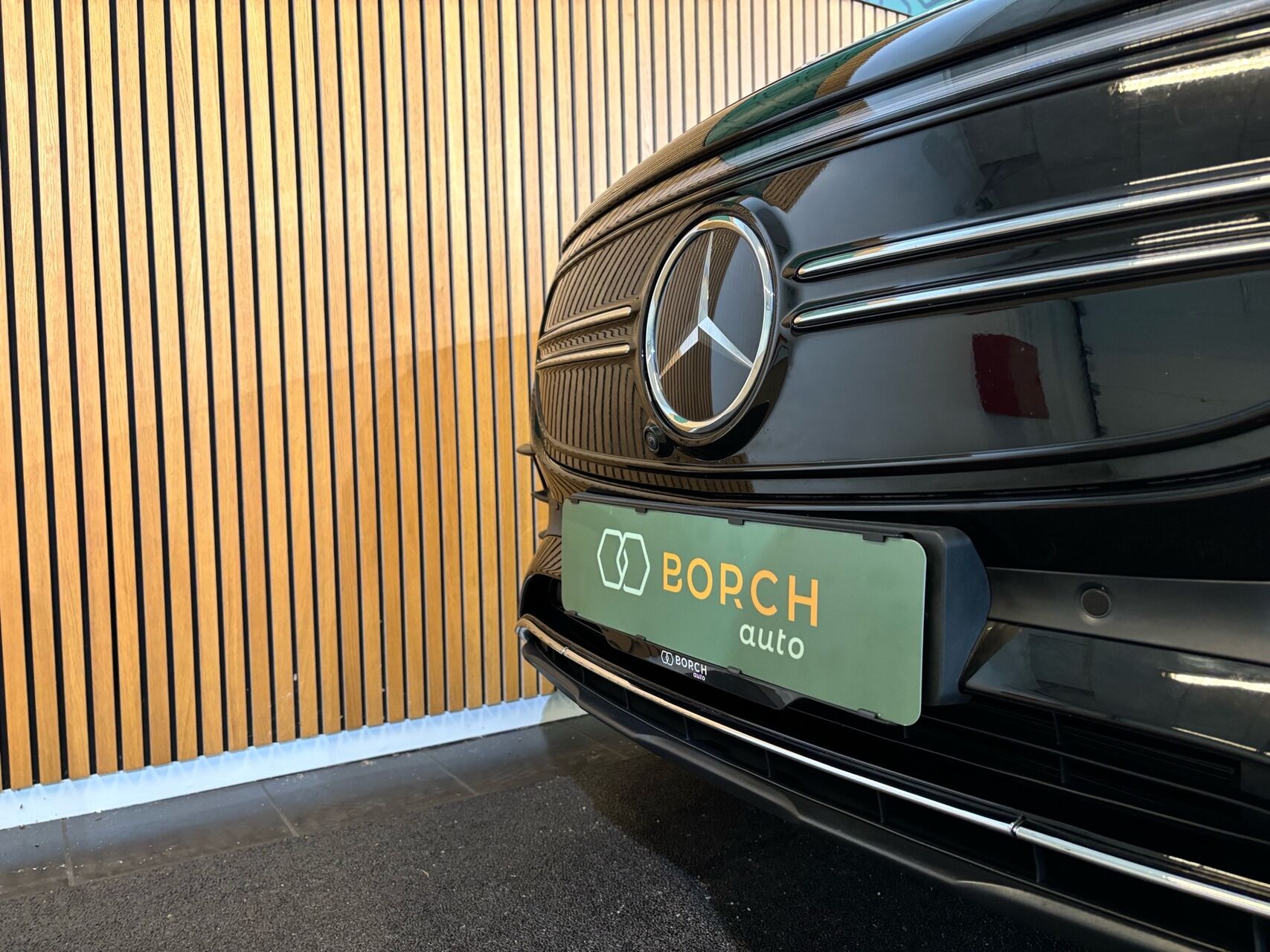 Billede af Mercedes-Benz EQB 300 EL AMG Line 7 Pers. 4Matic 228HK 5d Aut.