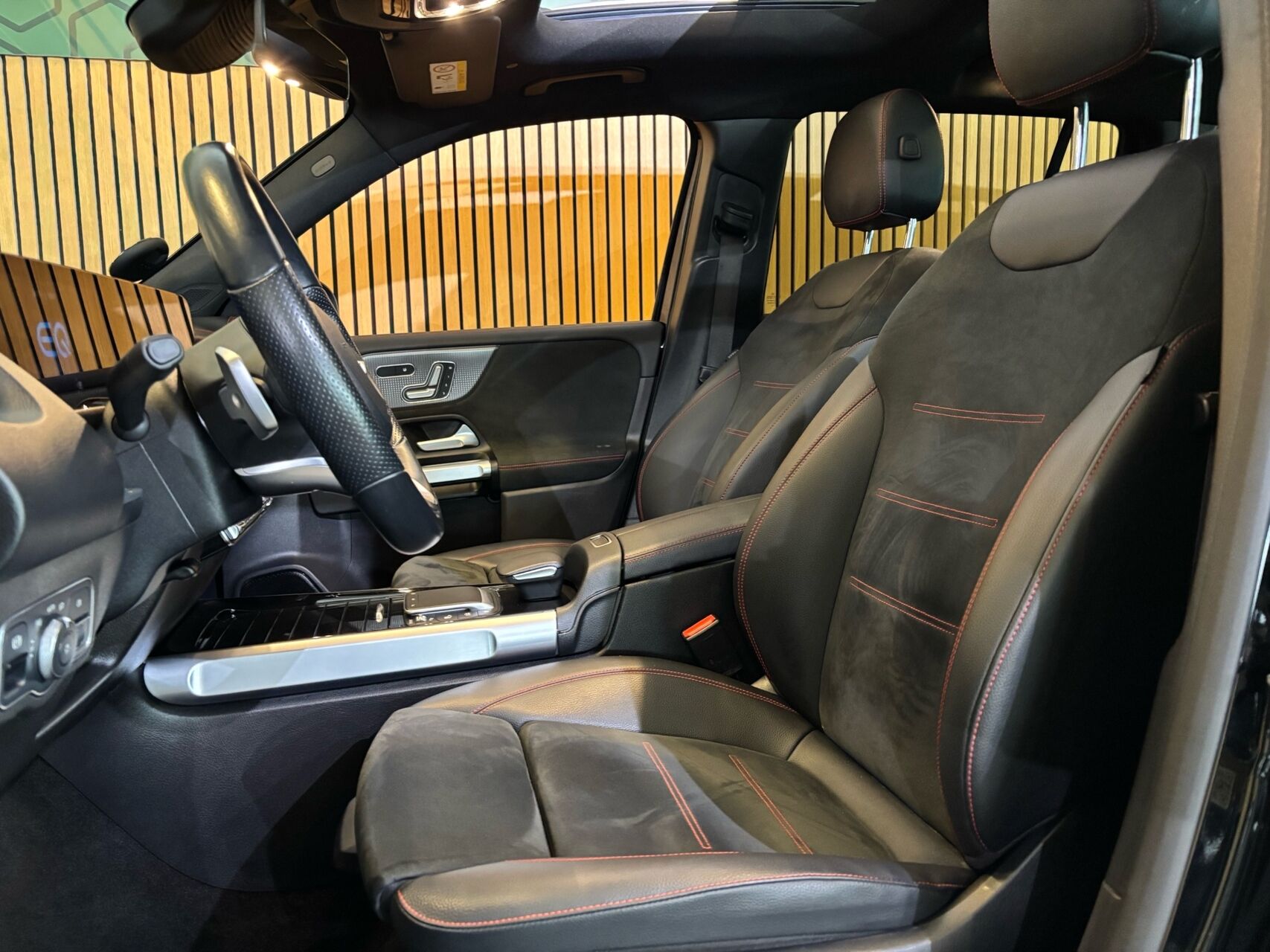 Billede af Mercedes-Benz EQB 300 EL AMG Line 7 Pers. 4Matic 228HK 5d Aut.
