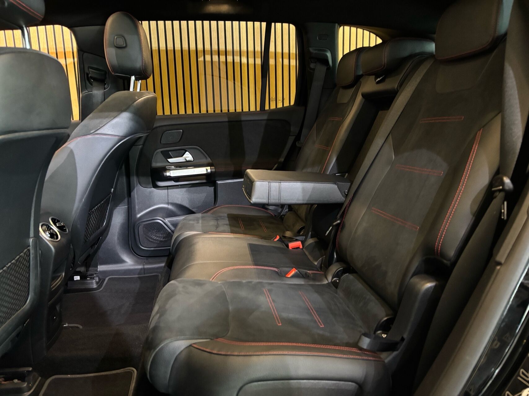 Billede af Mercedes-Benz EQB 300 EL AMG Line 7 Pers. 4Matic 228HK 5d Aut.