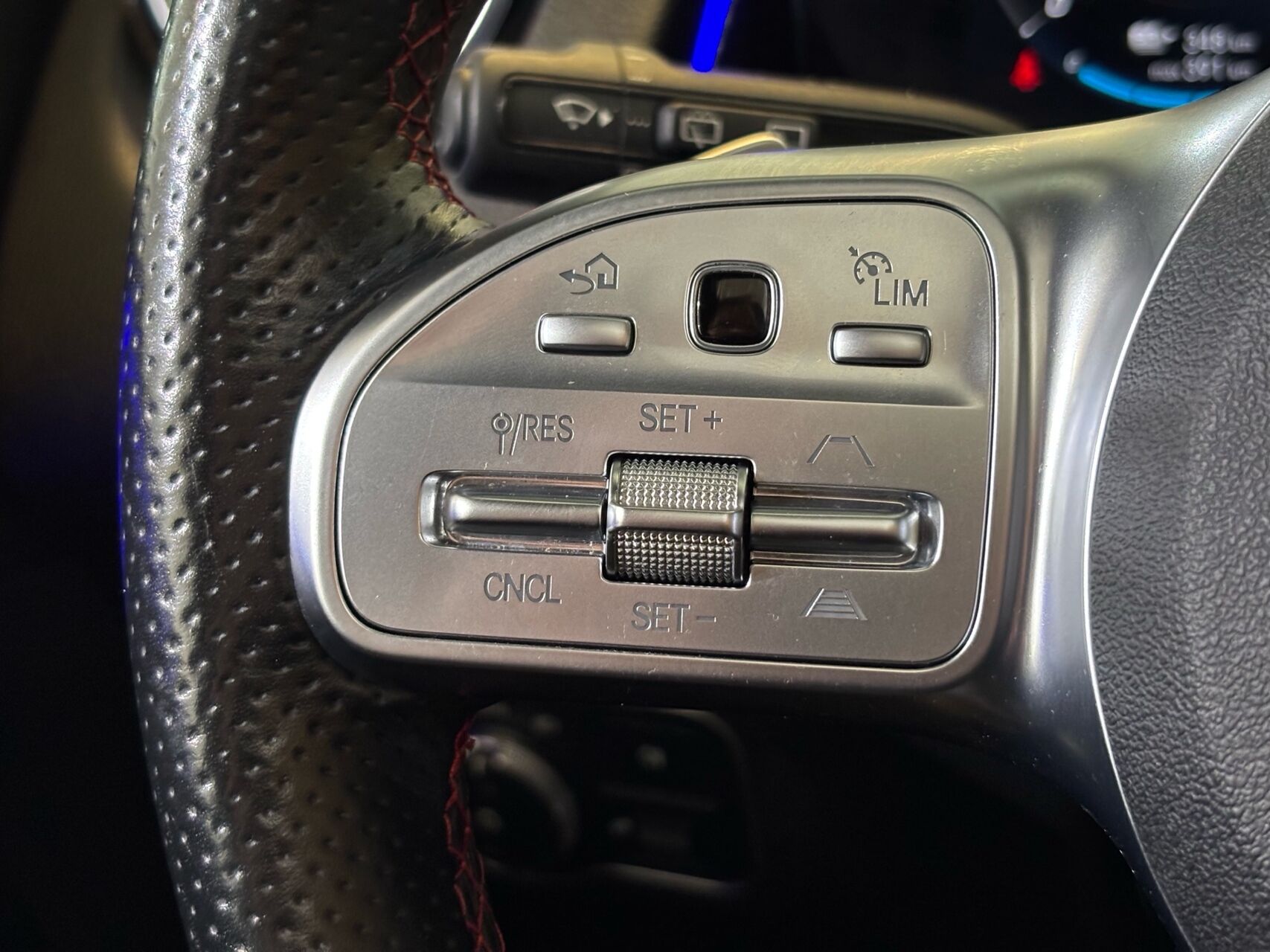 Billede af Mercedes-Benz EQB 300 EL AMG Line 7 Pers. 4Matic 228HK 5d Aut.