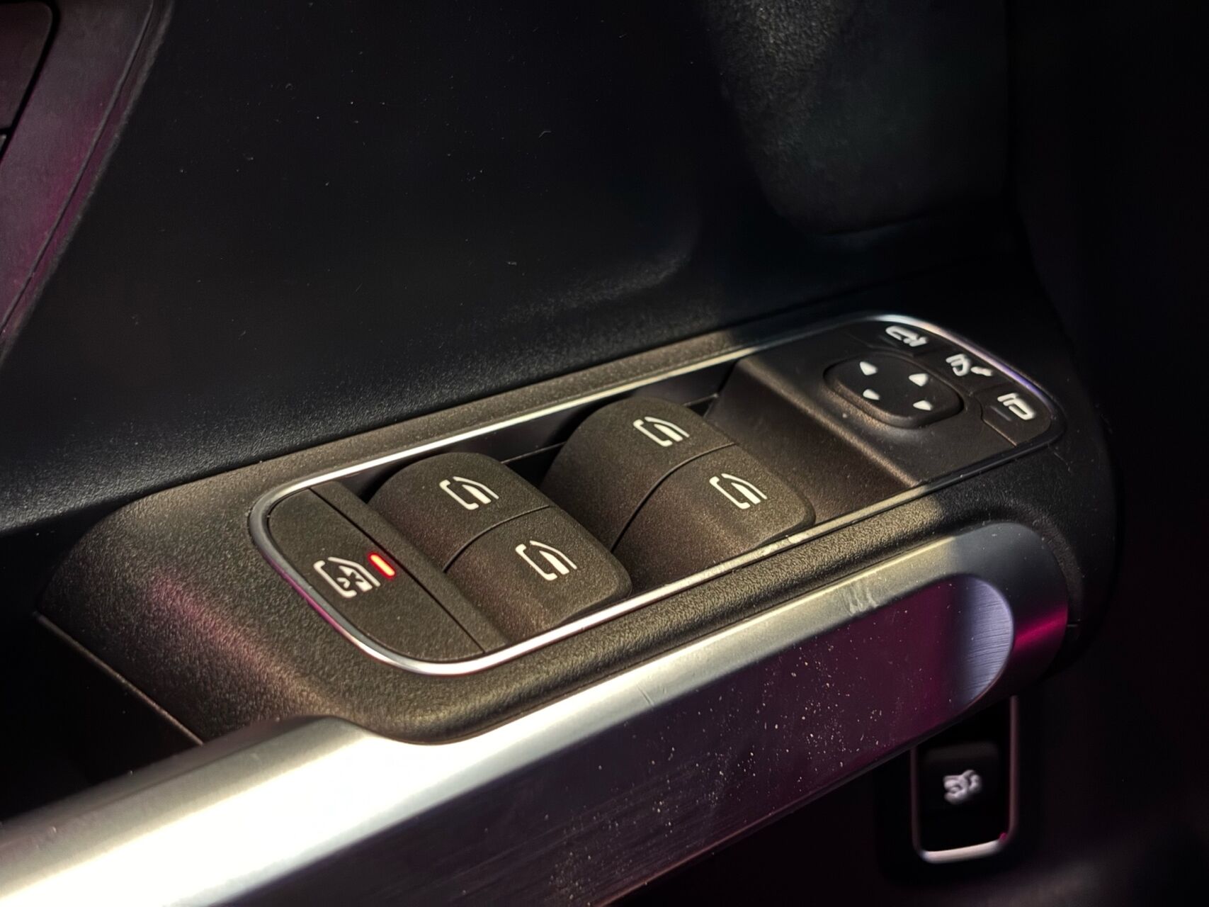Billede af Mercedes-Benz EQB 300 EL AMG Line 7 Pers. 4Matic 228HK 5d Aut.