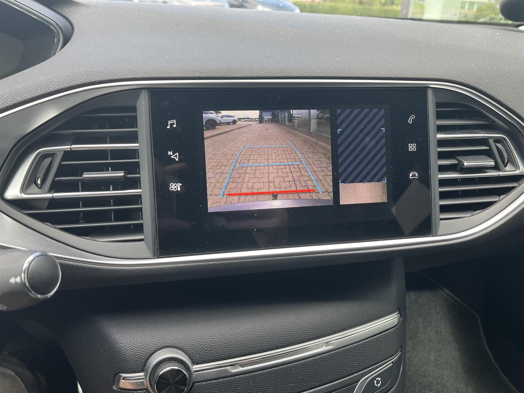 Billede af Peugeot 308 1,5 BlueHDi Edition 210+ 130HK 5d 6g