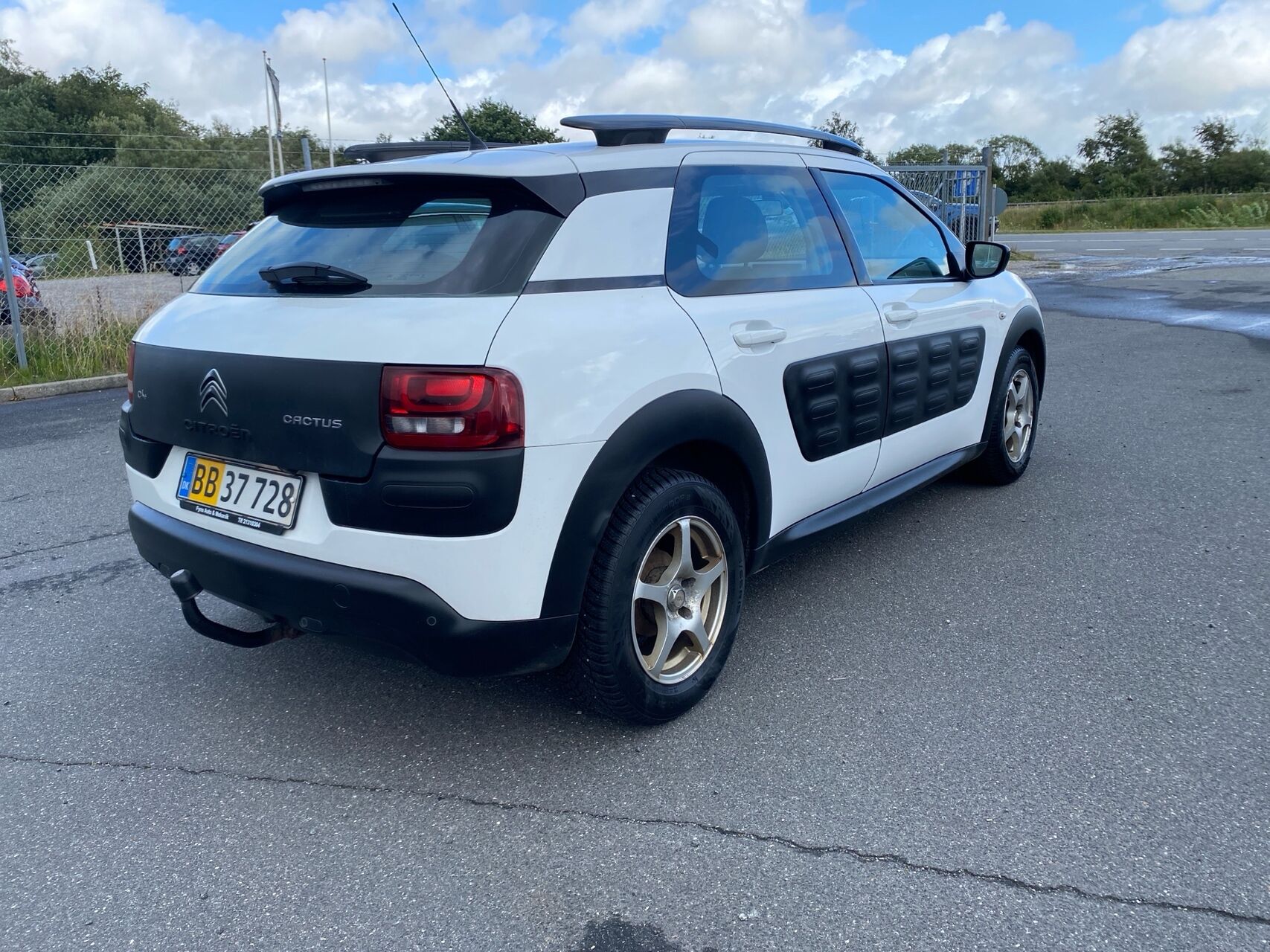 Billede af Citroën C4 Cactus 1,6 Blue HDi Feel Complet start/stop 100HK Van