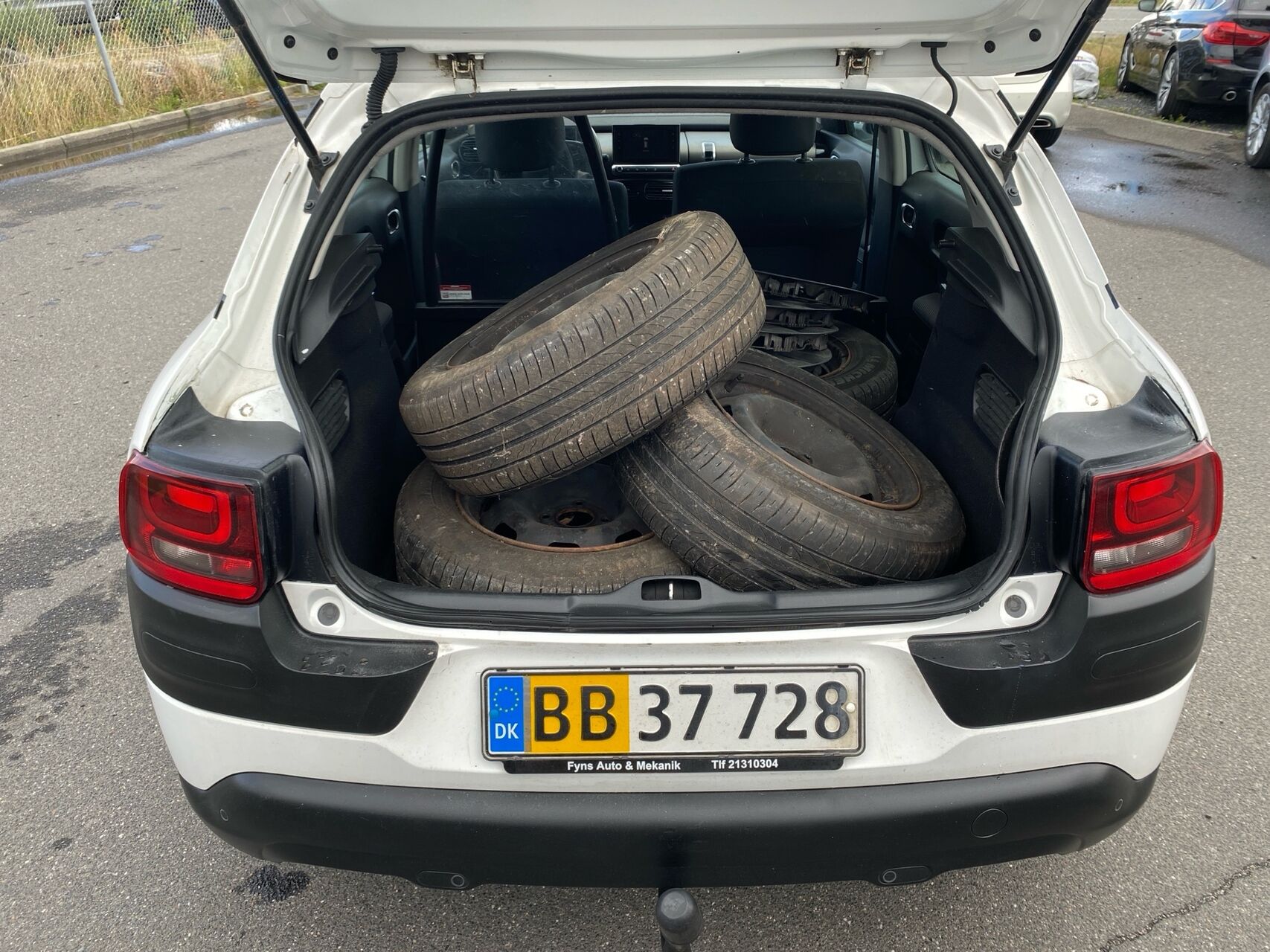 Billede af Citroën C4 Cactus 1,6 Blue HDi Feel Complet start/stop 100HK Van