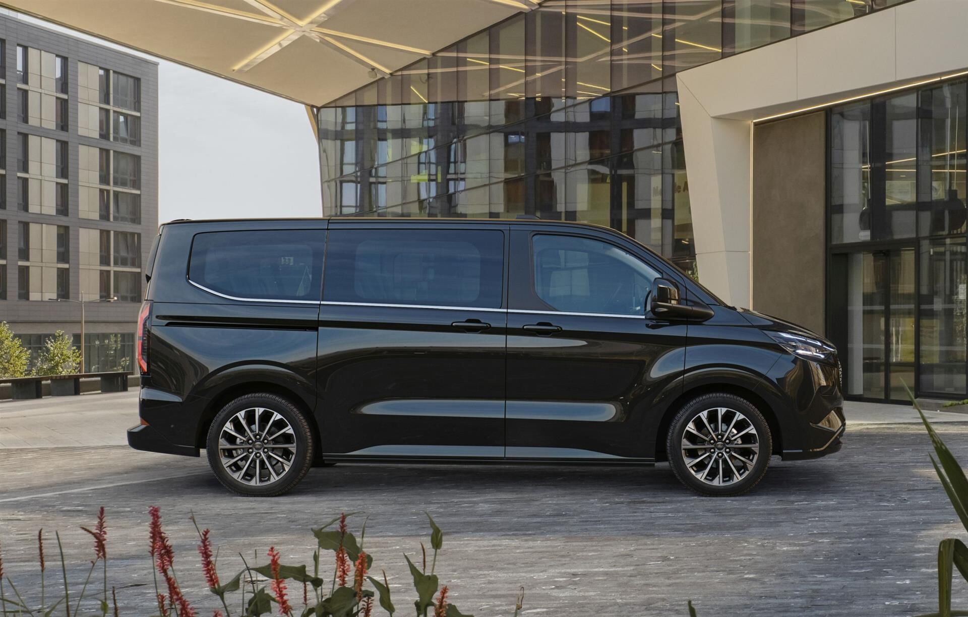 Billede af Ford E-Tourneo Custom 340 L1H1 EL Titanium X 218HK Aut.