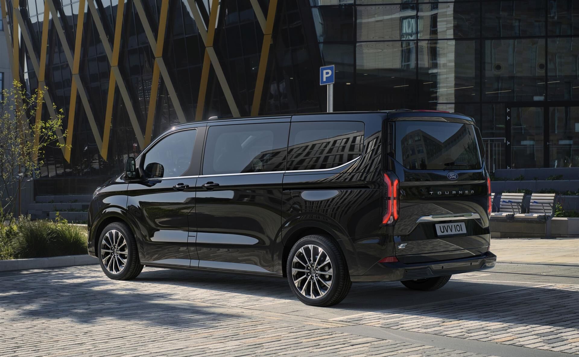 Billede af Ford E-Tourneo Custom 340 L1H1 EL Titanium X 218HK Aut.
