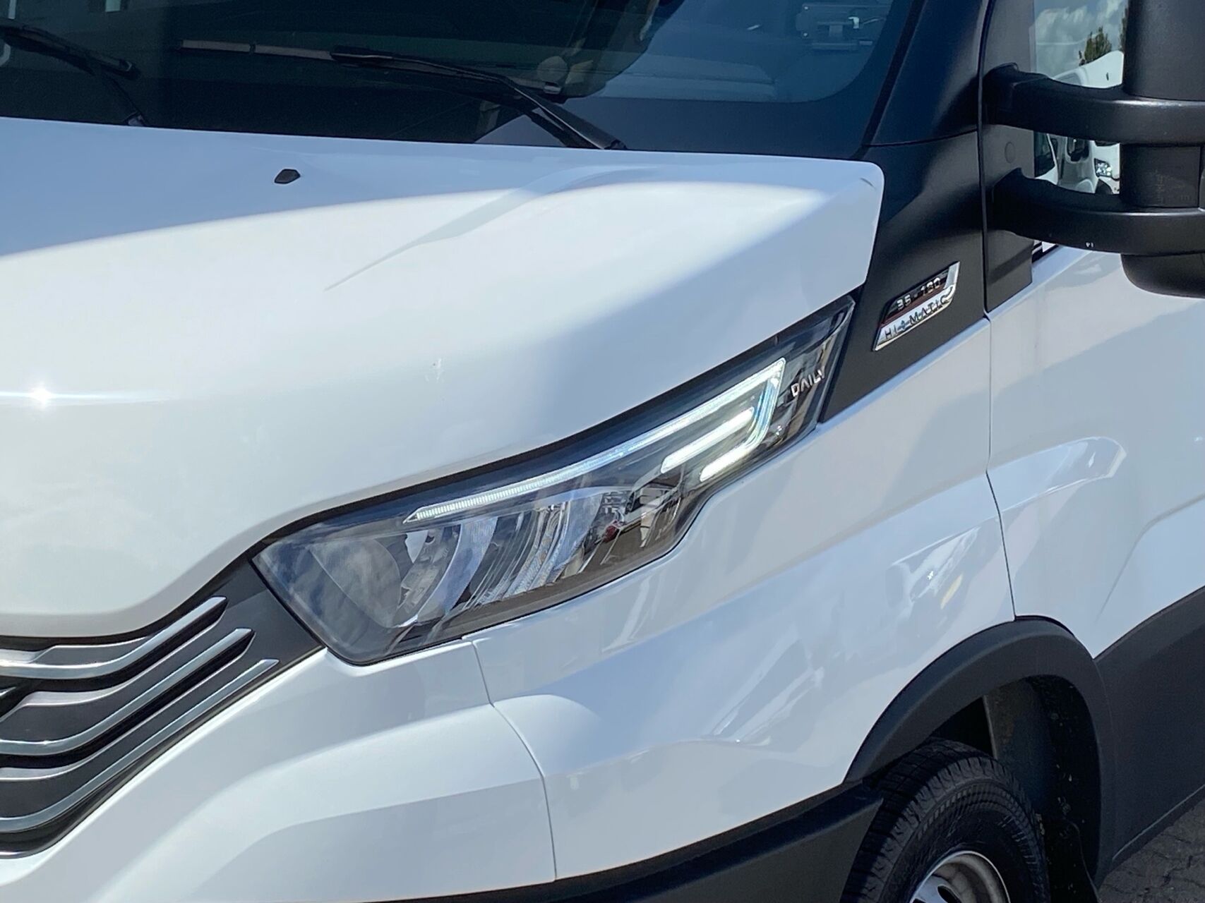 Billede af Iveco Daily 35S18 3750mm 3,0 D 180HK Ladv./Chas. 8g Aut.
