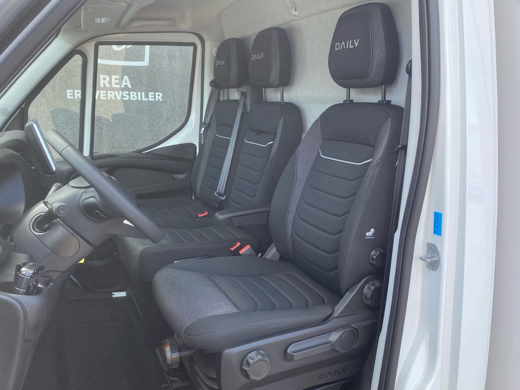 Billede af Iveco Daily 35S18 3750mm 3,0 D 180HK Ladv./Chas. 8g Aut.