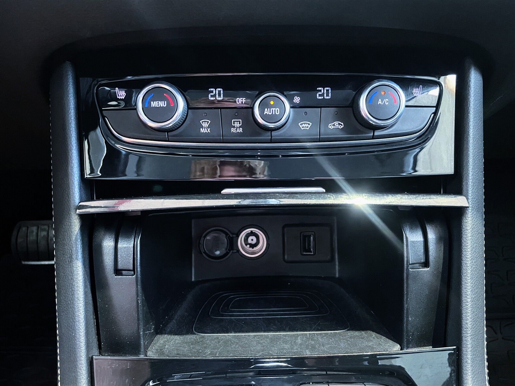 Billede af Opel Grandland X 1,6 PHEV  Plugin-hybrid Ultimate 225HK 5d 8g Aut.