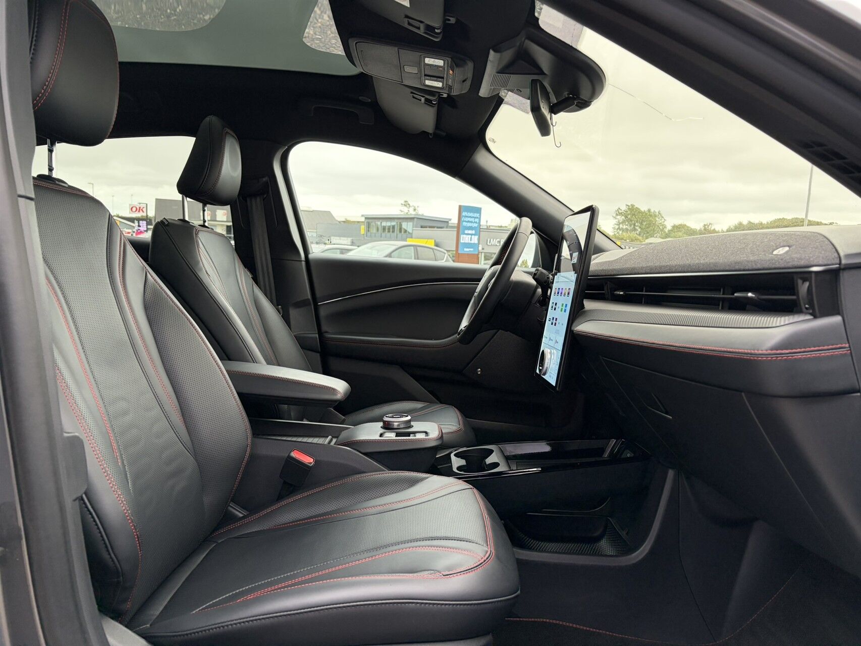Billede af Ford Mustang Mach-E EL UR Premium AWD 351HK 5d Aut.
