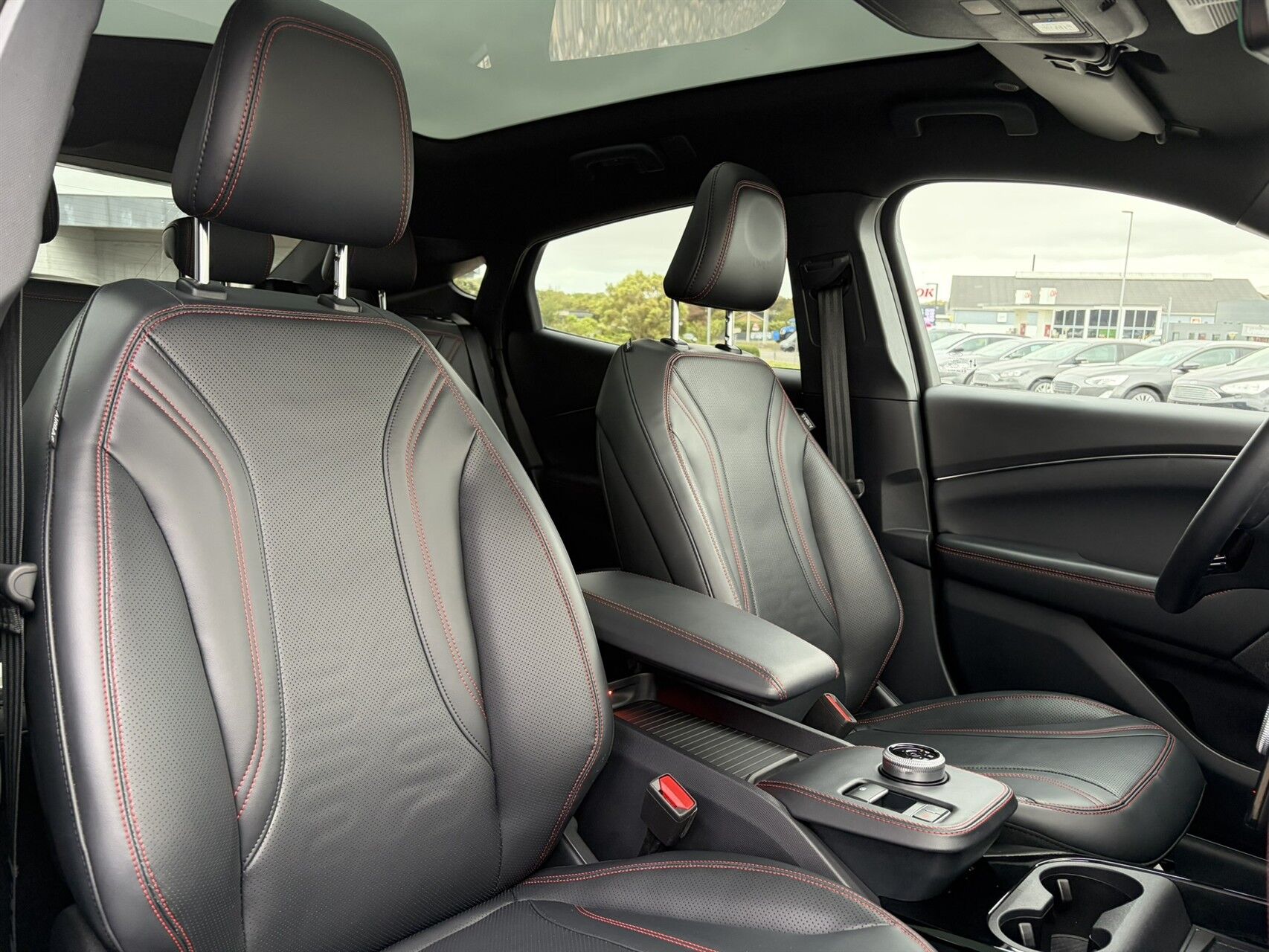 Billede af Ford Mustang Mach-E EL UR Premium AWD 351HK 5d Aut.