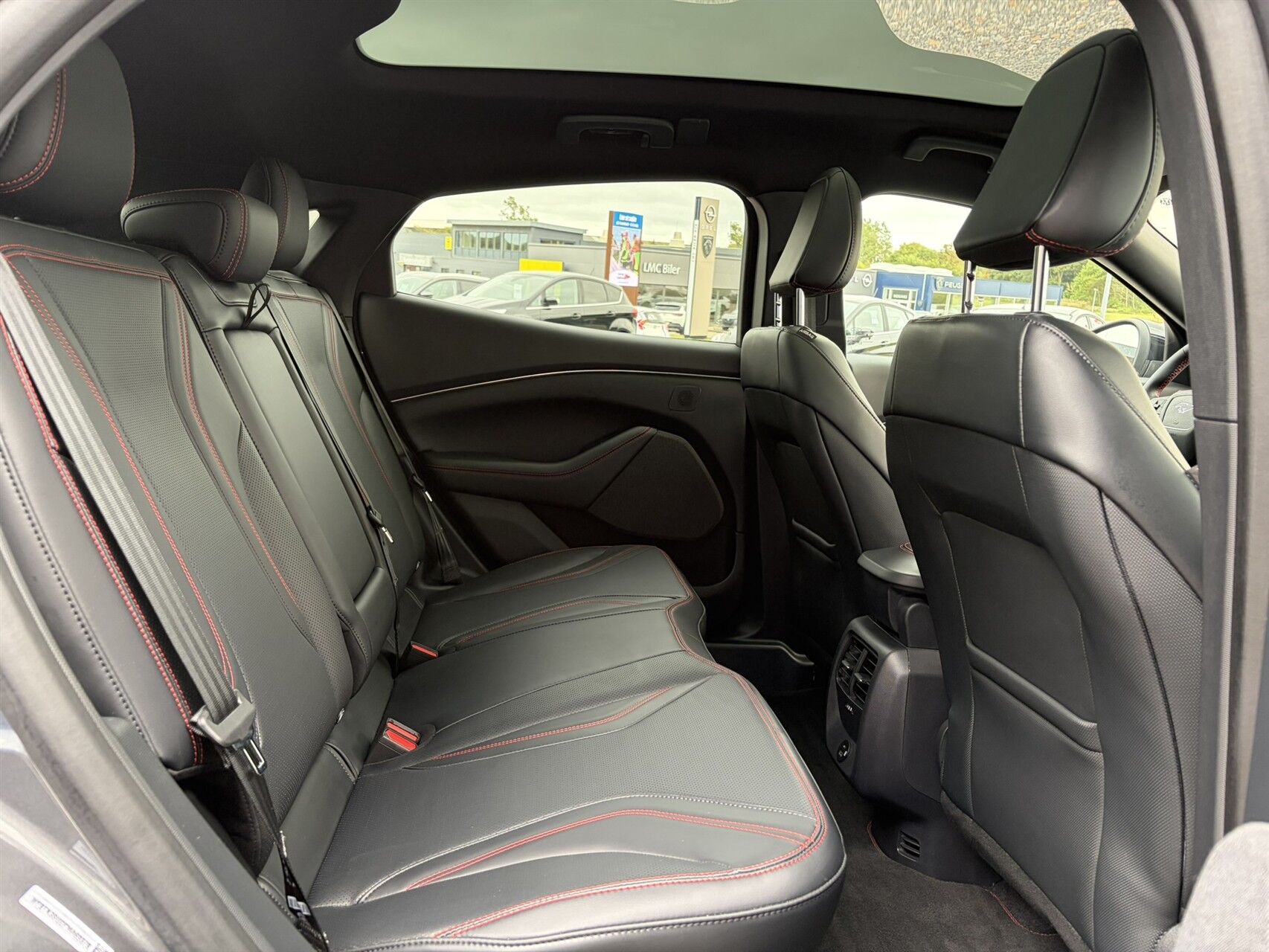 Billede af Ford Mustang Mach-E EL UR Premium AWD 351HK 5d Aut.