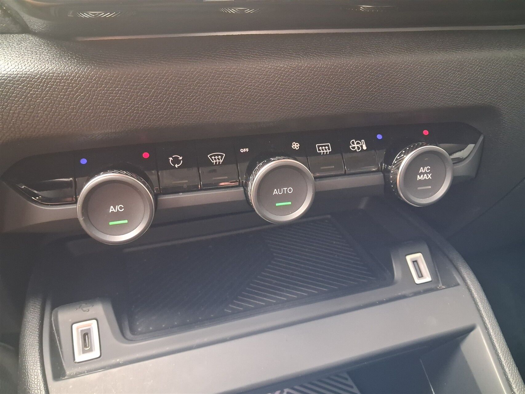 Billede af Citroën e-C4 X EL Plus 136HK 5d Aut.