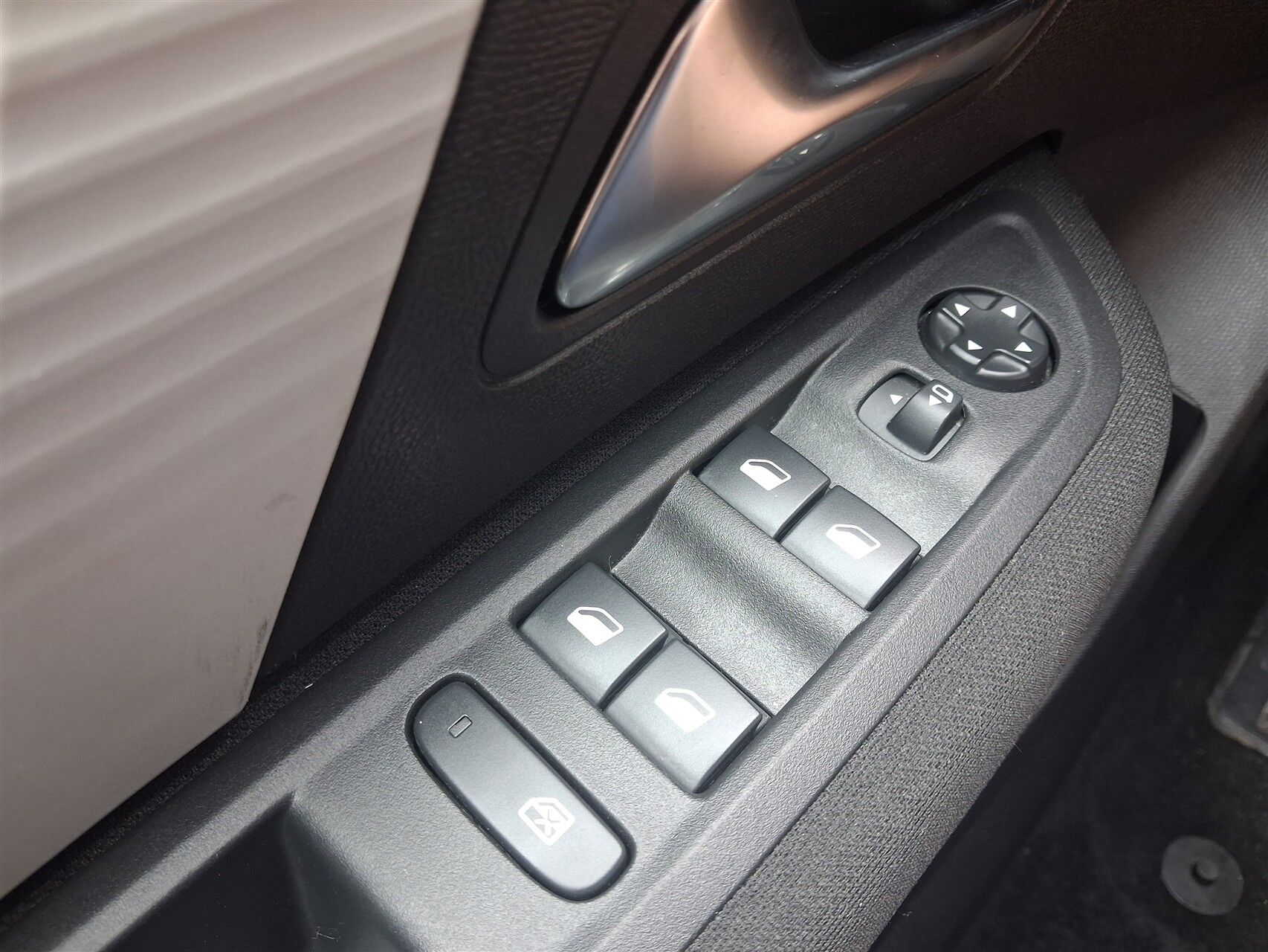 Billede af Citroën e-C4 X EL Plus 136HK 5d Aut.