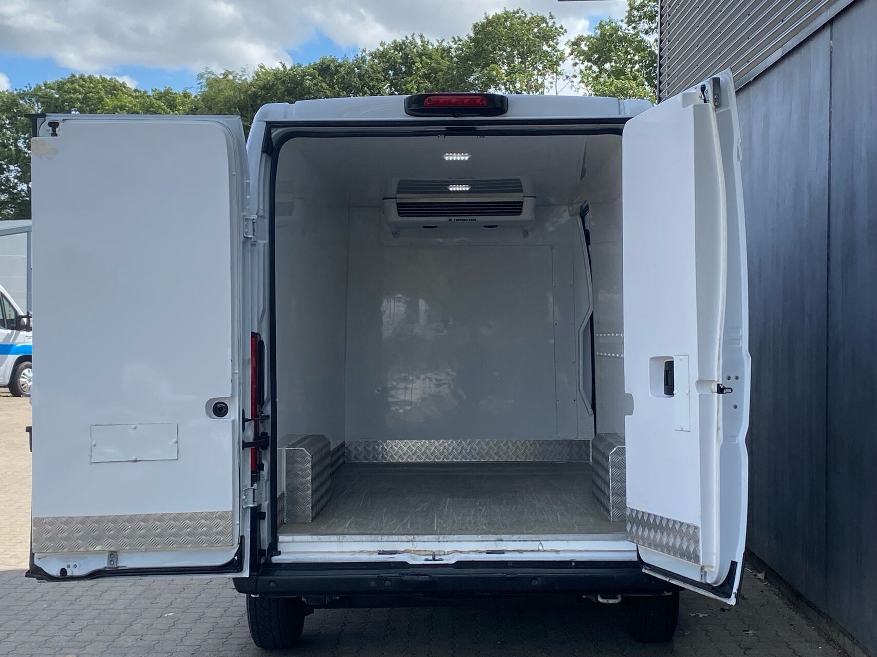 Billede af Citroën Jumper 35+ L3H2 2,2 Blue HDi Flexline start/stop 165HK Van